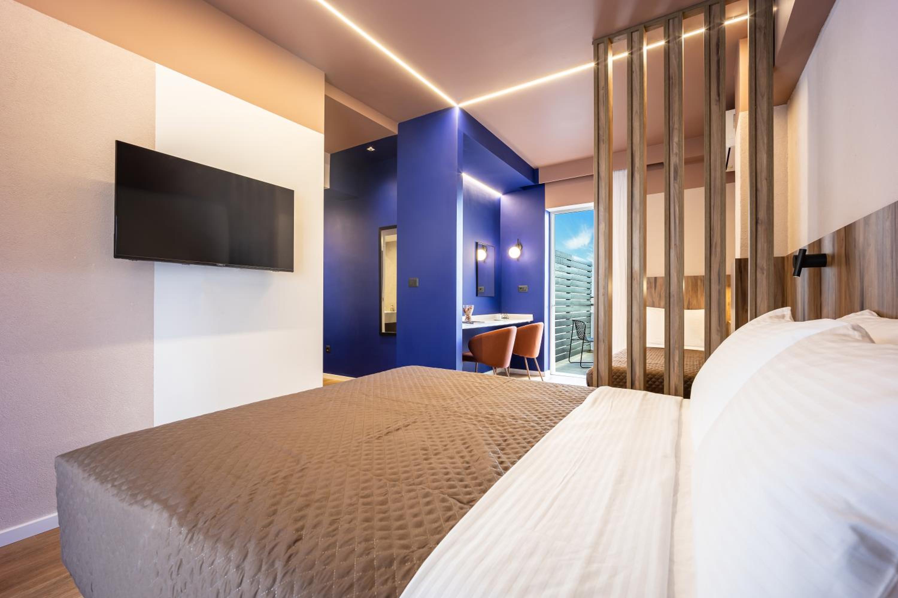 Deluxe One-Bedroom Apartment with City View