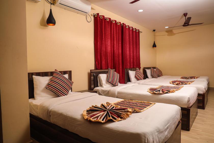 Quadruple Room with Private Bathroom