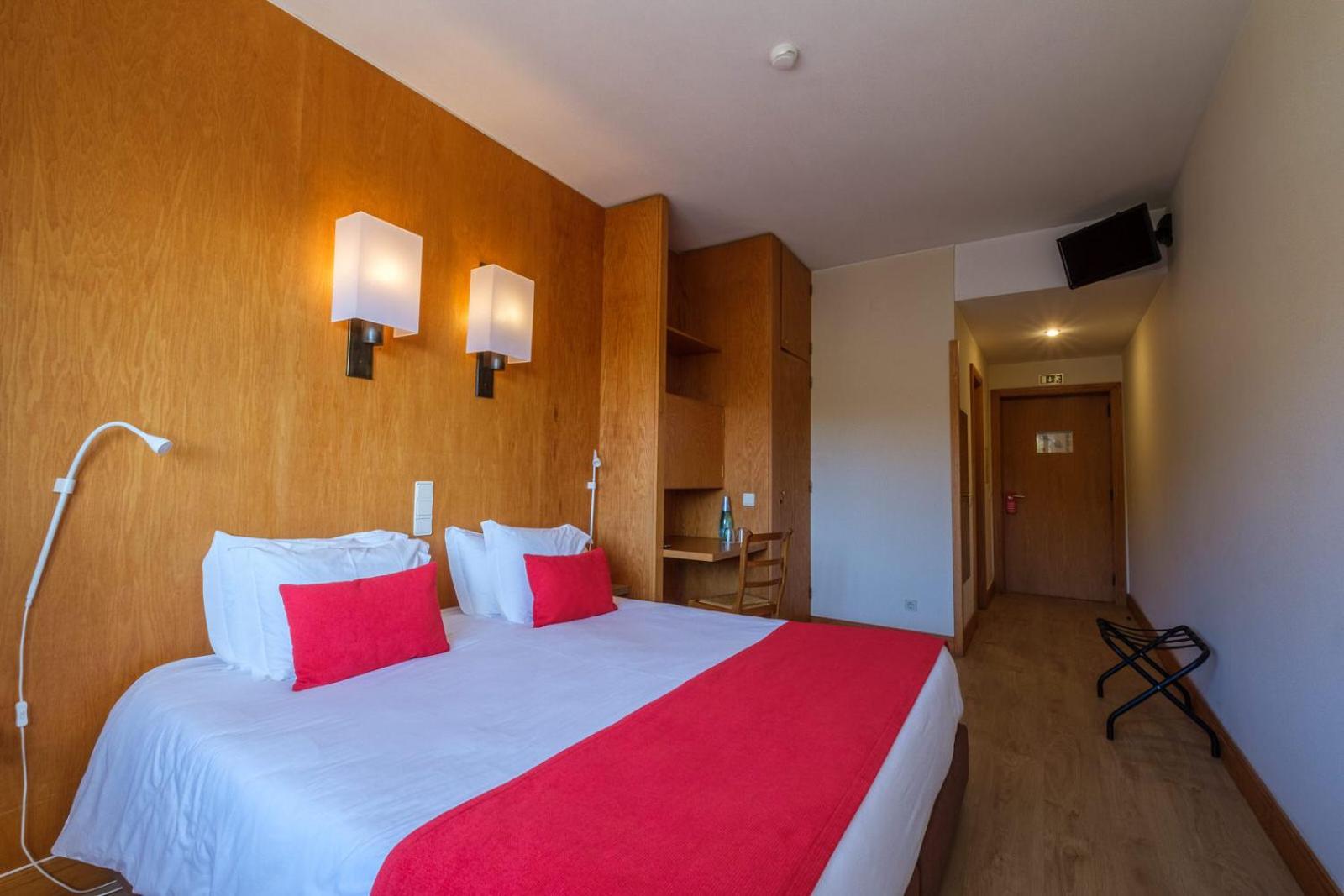 Superior Double or Twin Room - Photo 10
