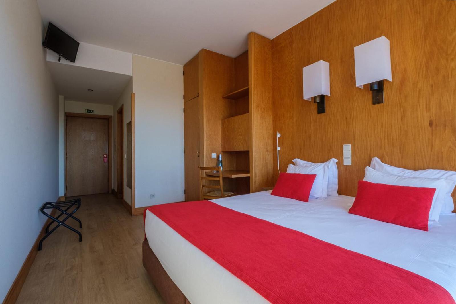Superior Double or Twin Room - Photo 17