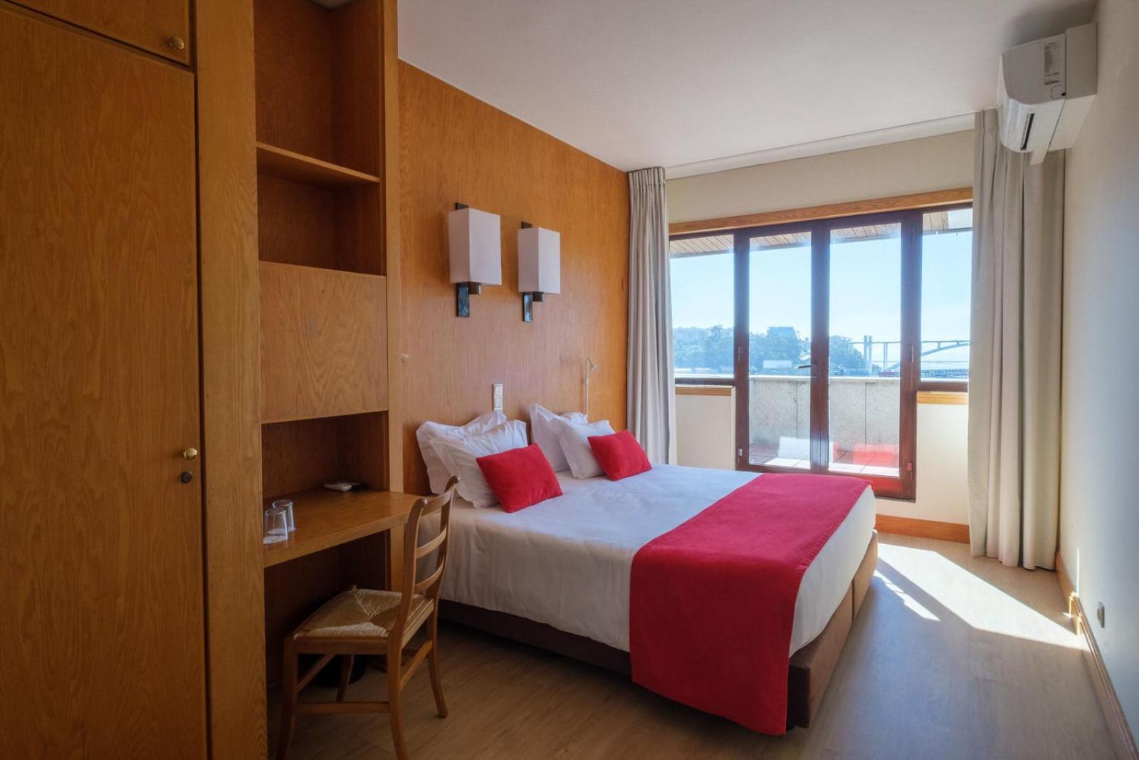 Twin Room with Terrace - Photo 10