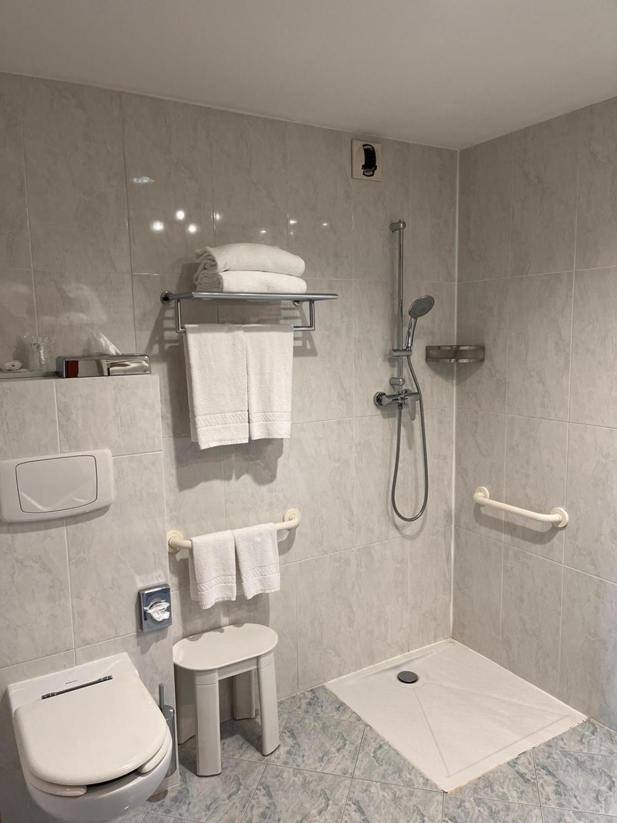 Compact Double Room - Photo 3