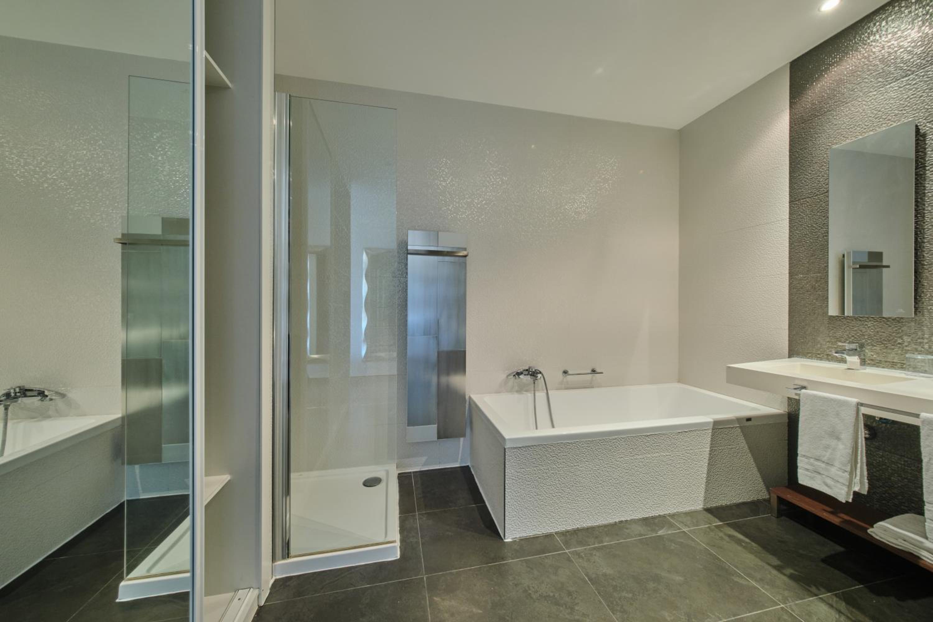 Deluxe Double or Twin Room with Balcony - Photo 6