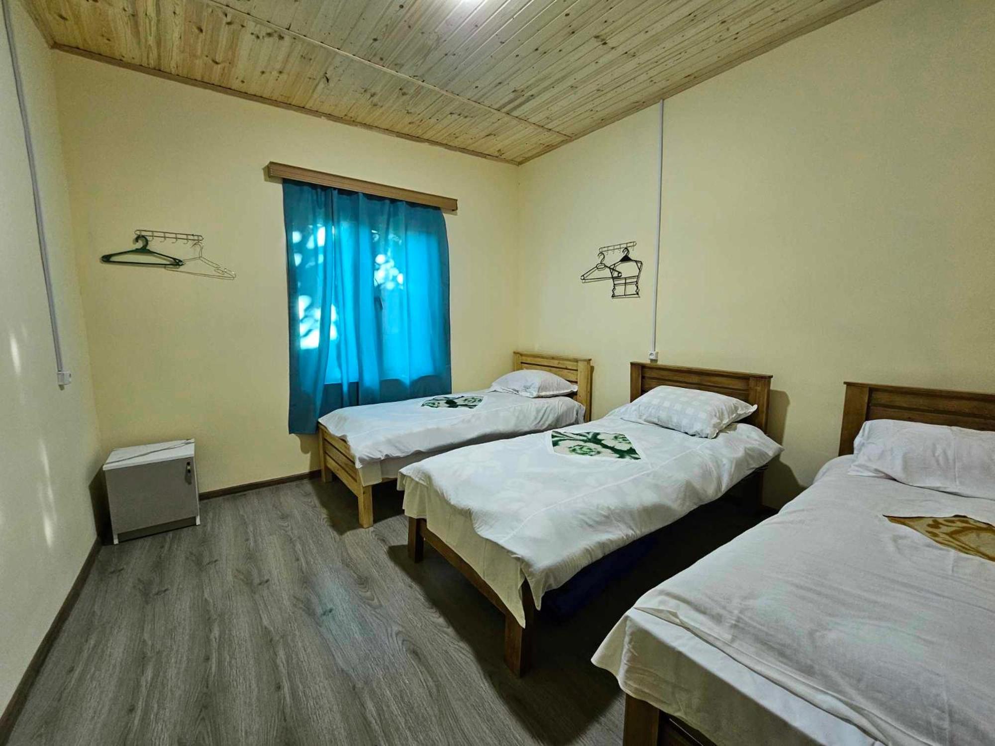 Basic Triple Room With Shared Bathroom photo 1