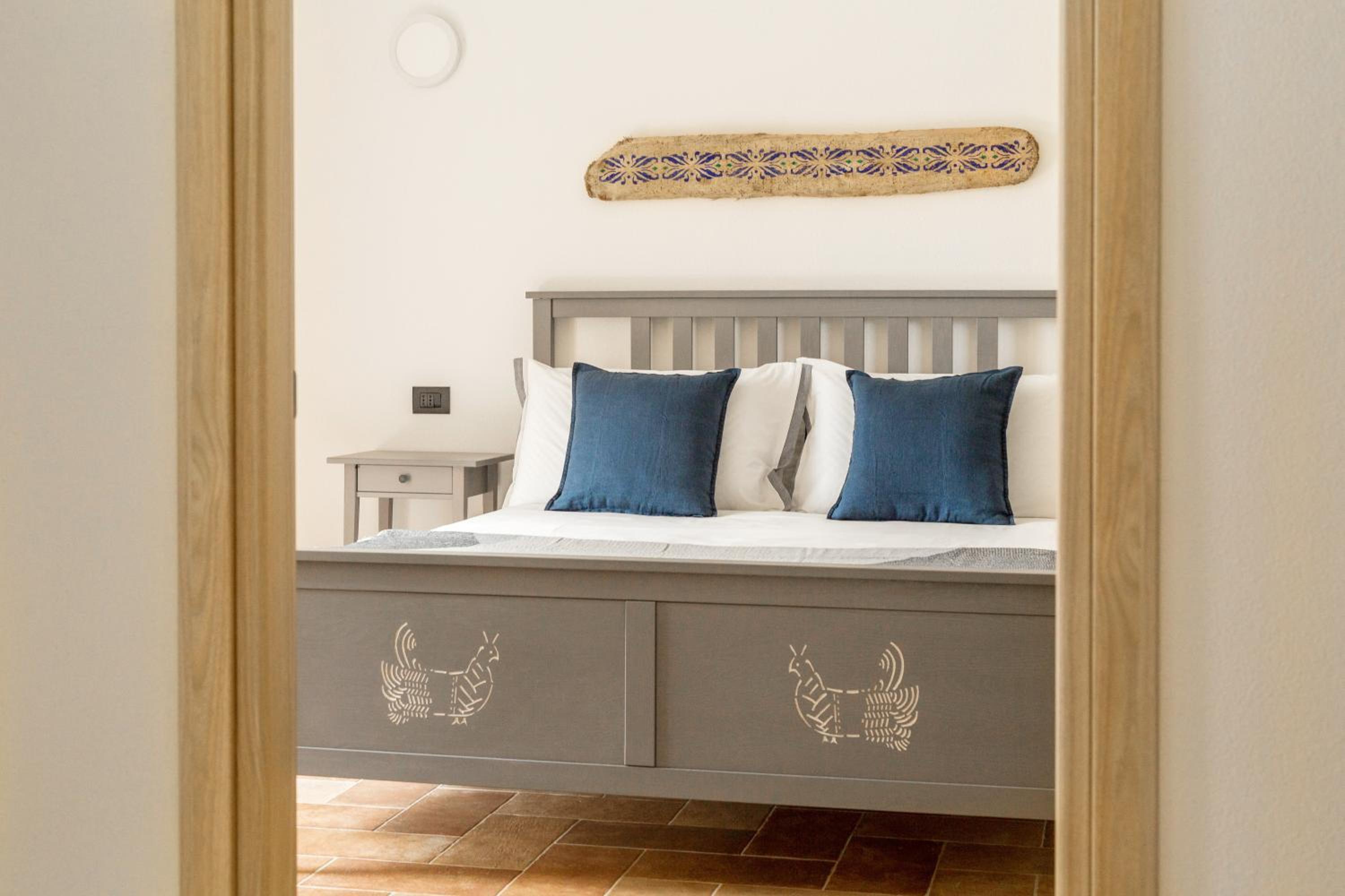 Six-Bedroom House photo 1