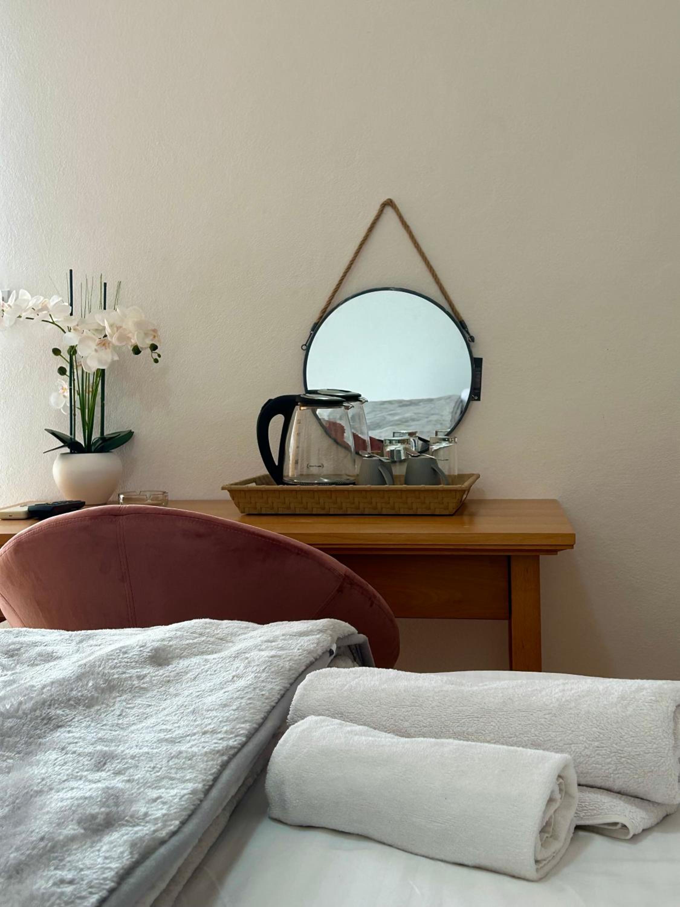 Double Room with Mountain View - Photo 3