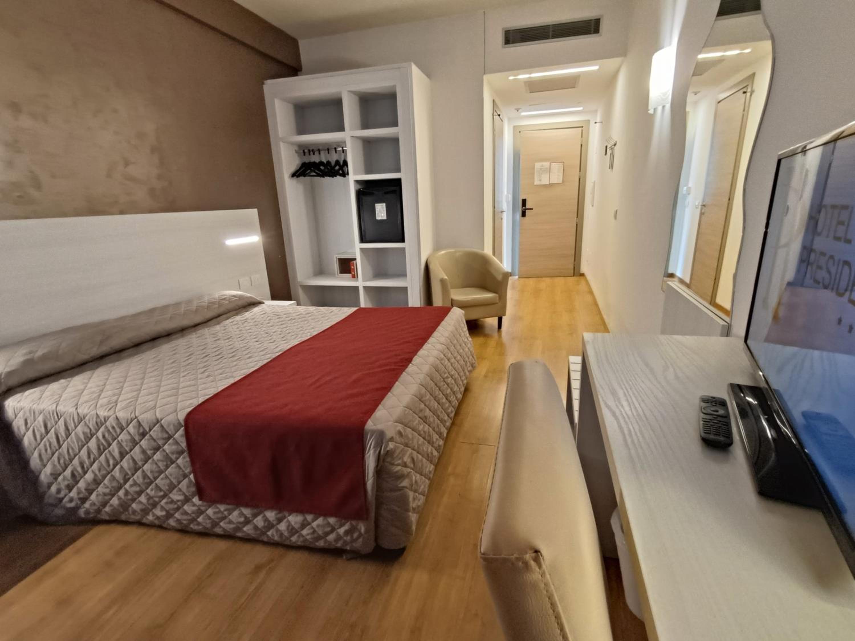 Standard Double Room - Photo 5