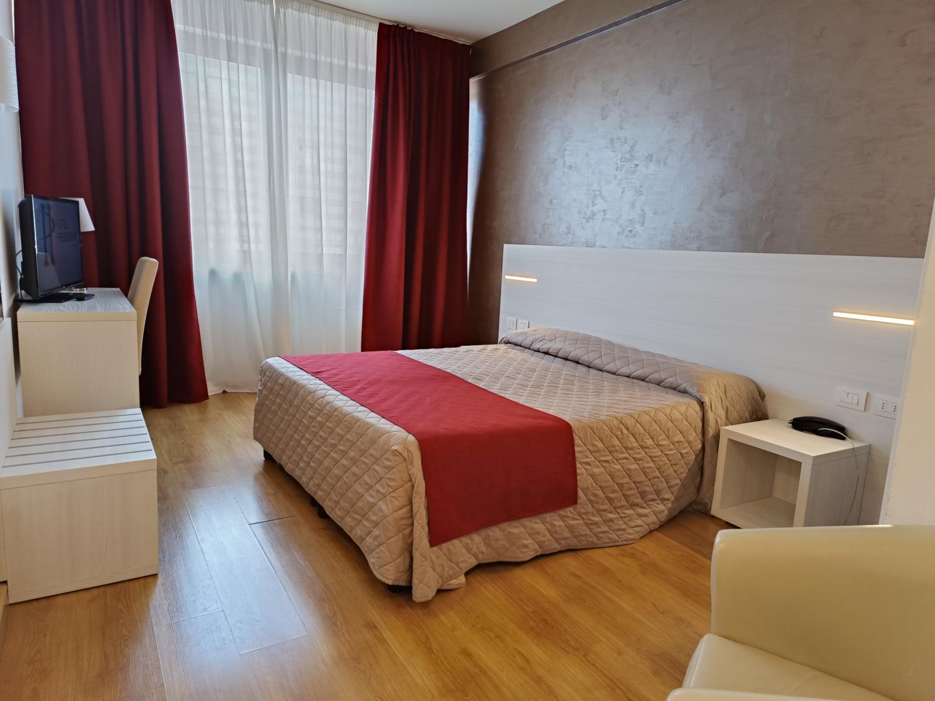 Standard Double Room - Photo 6