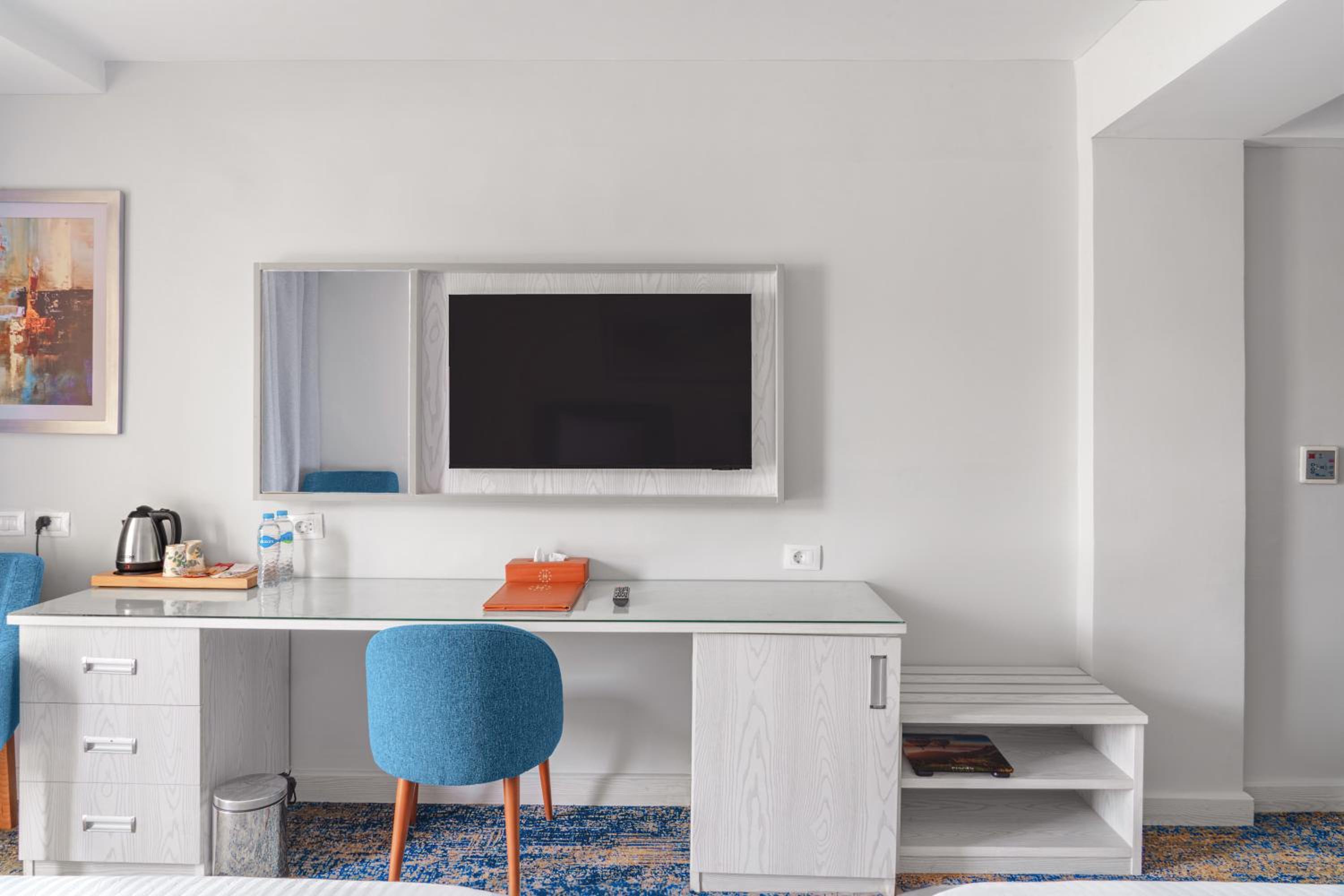 Double or Twin Room with Swimming Pool Access - Photo 2