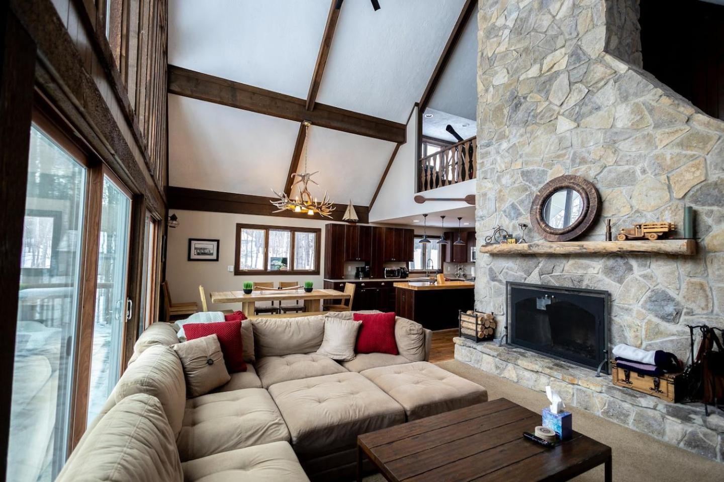 Five-Bedroom House photo 1