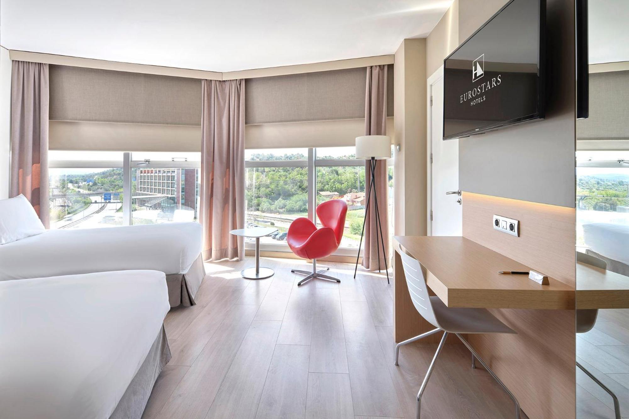 Two Connecting Double Rooms (2 Adults + 2 Children) - Photo 1