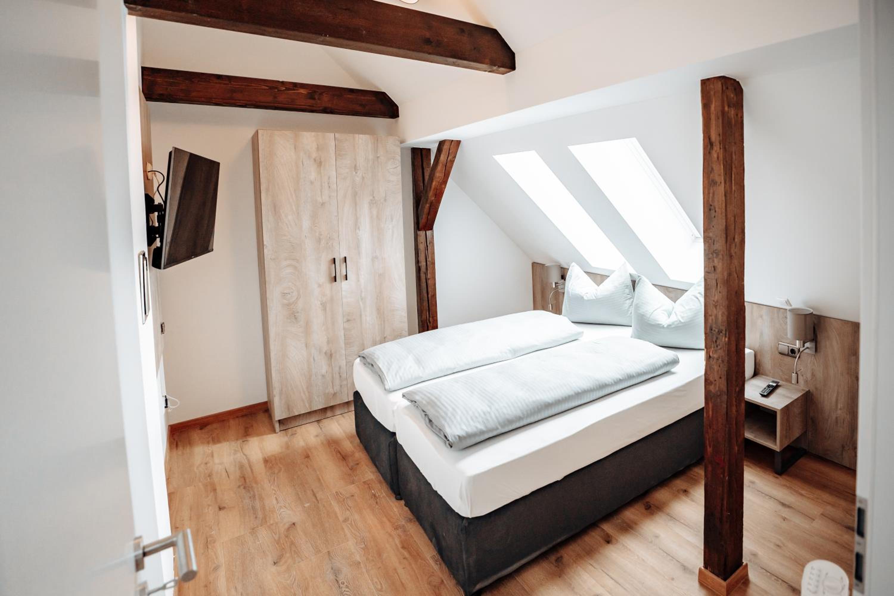 One-Bedroom Apartment with Kitchenette