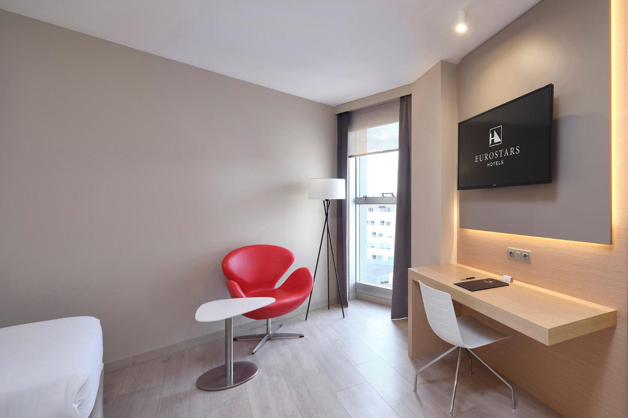 Twin Room - Photo 10