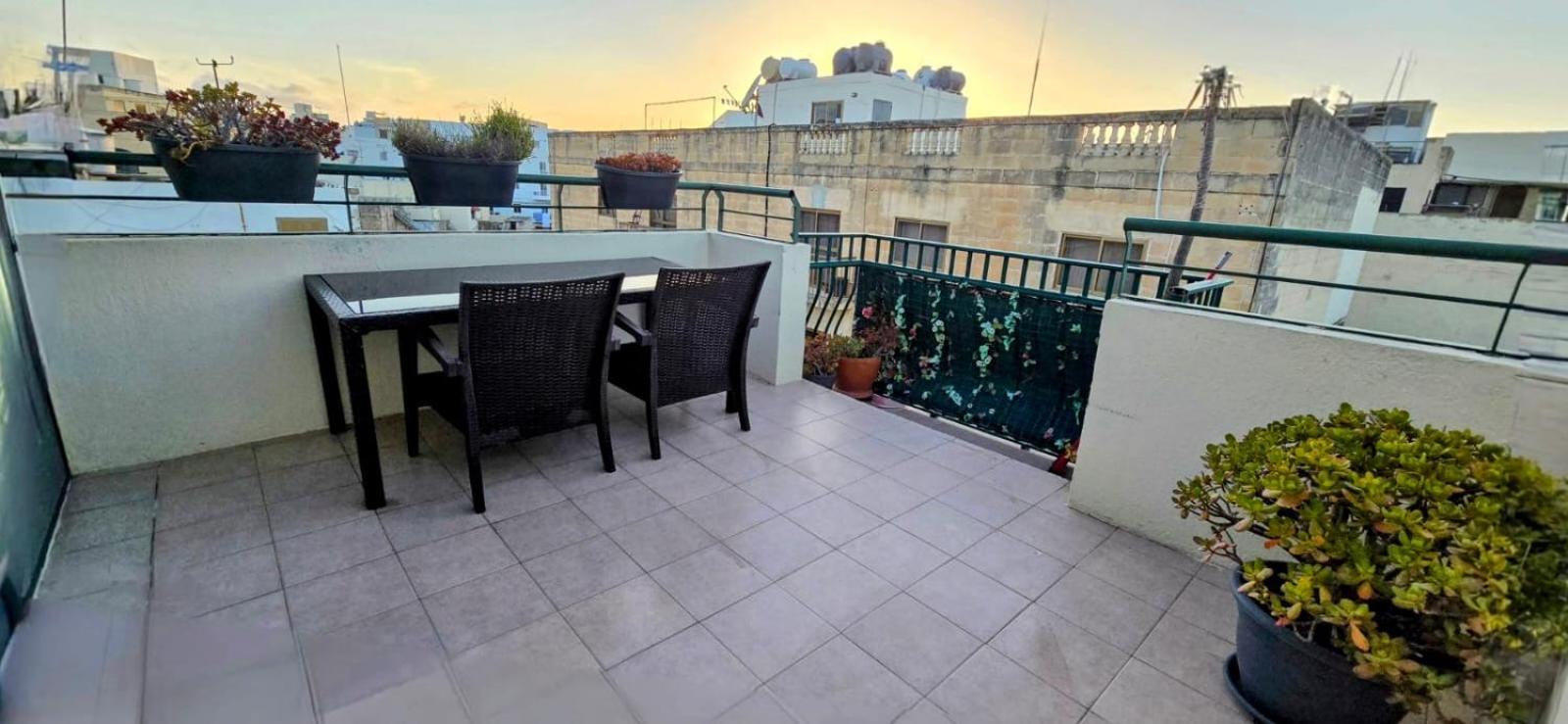 Three-Bedroom Apartment - High Floor photo 2