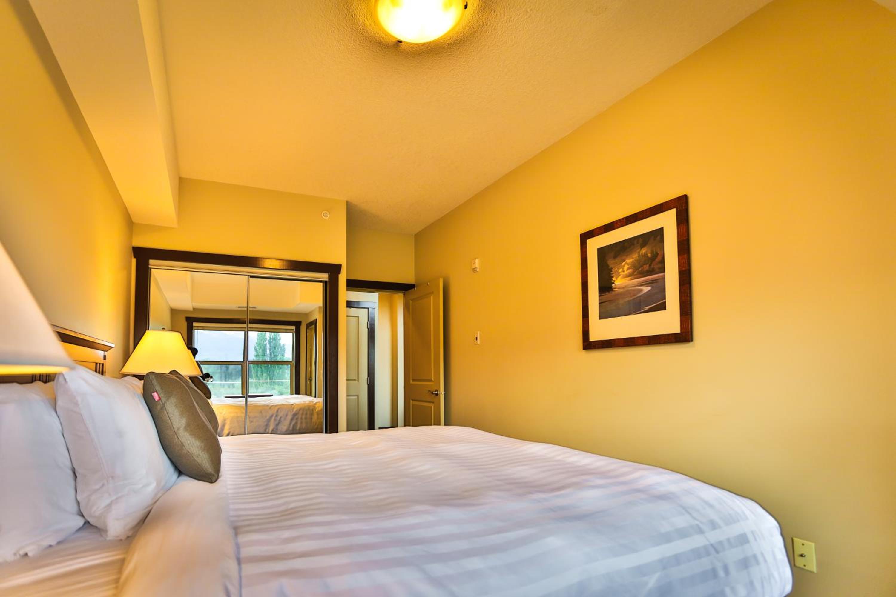 One-Bedroom Apartment with Balcony