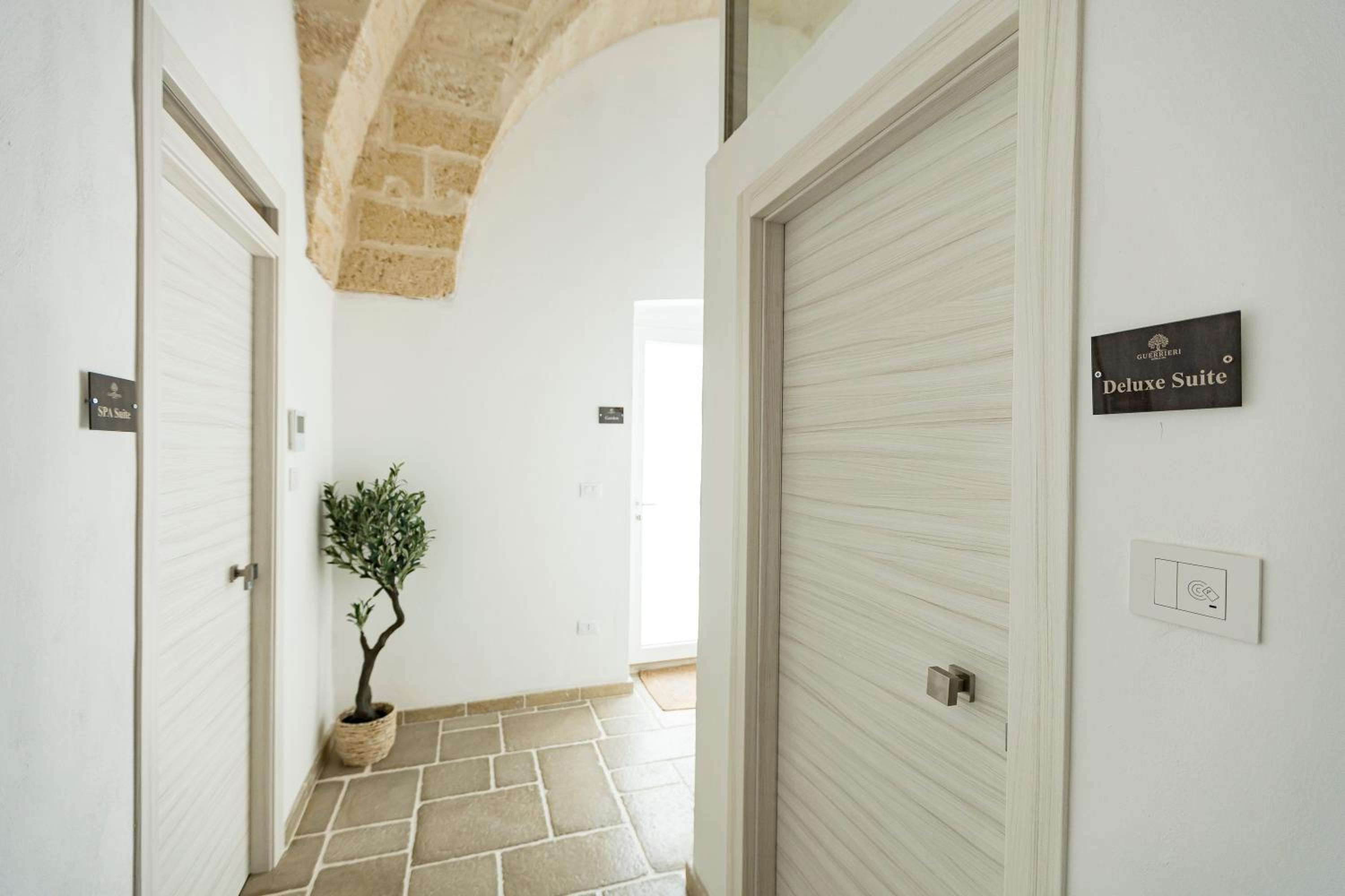 Deluxe Suite with Spa Bath