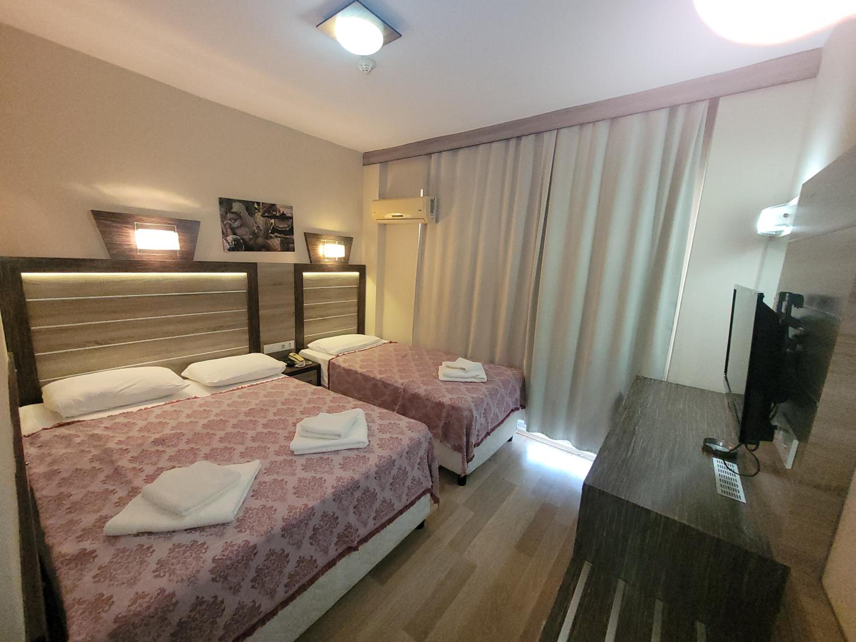 Double Or Twin Room - Photo 8