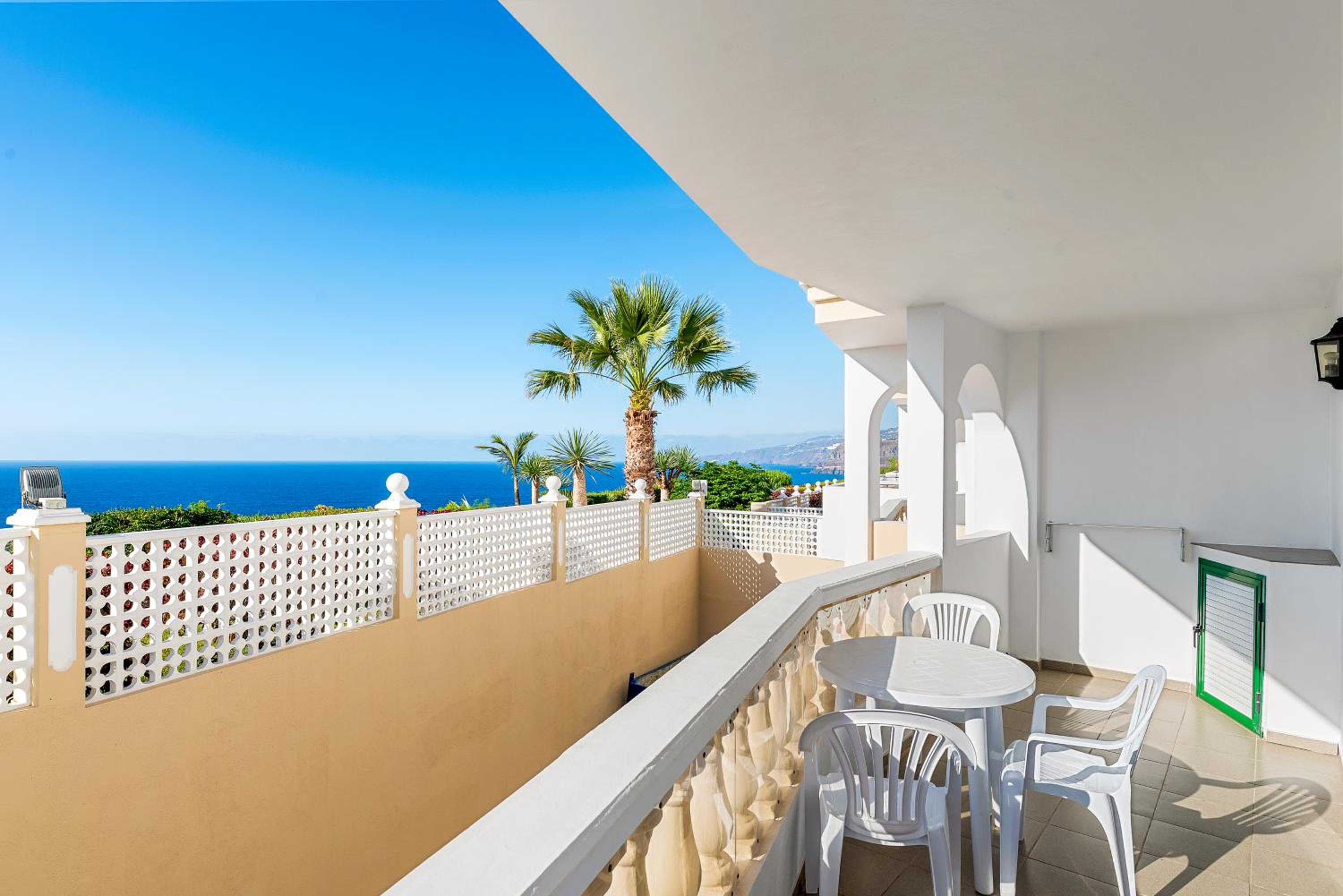Atlantic One-Bedroom Apartment with Balcony and Partial Sea View, photo 6