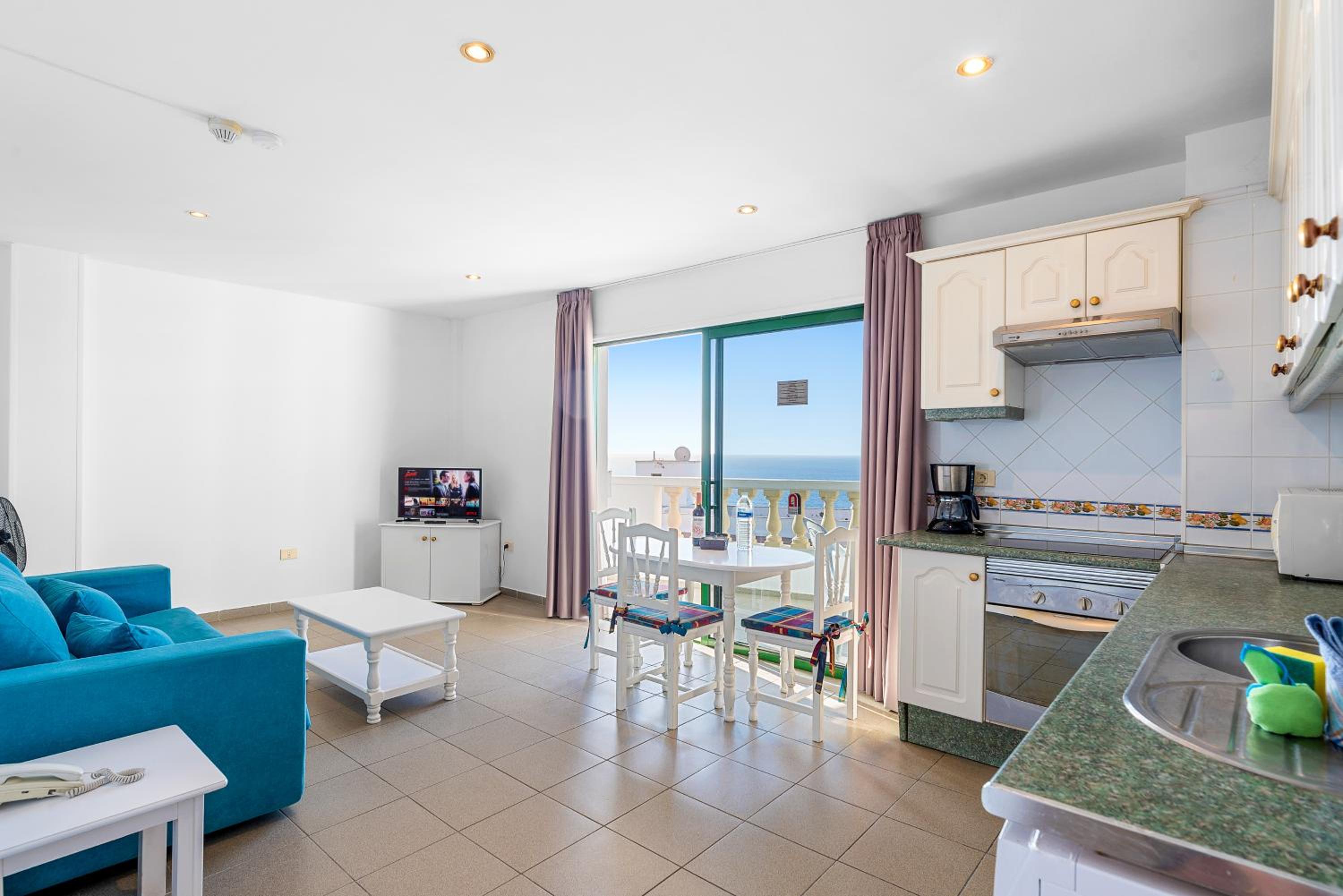 Superior Atlantic One-Bedroom Apartment with Balcony and Sea View, photo 6