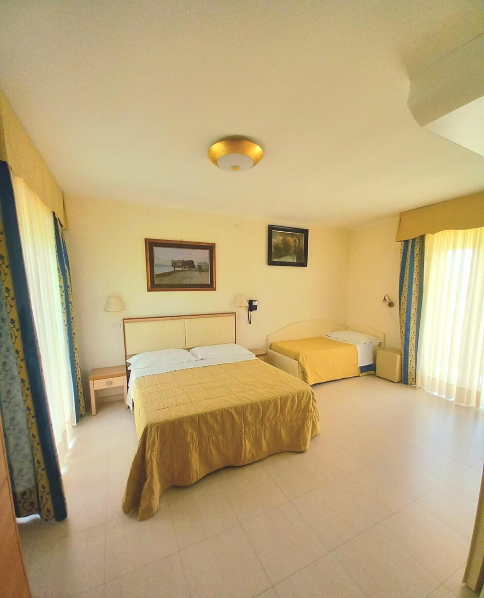 Family Room with Sea View photo 2