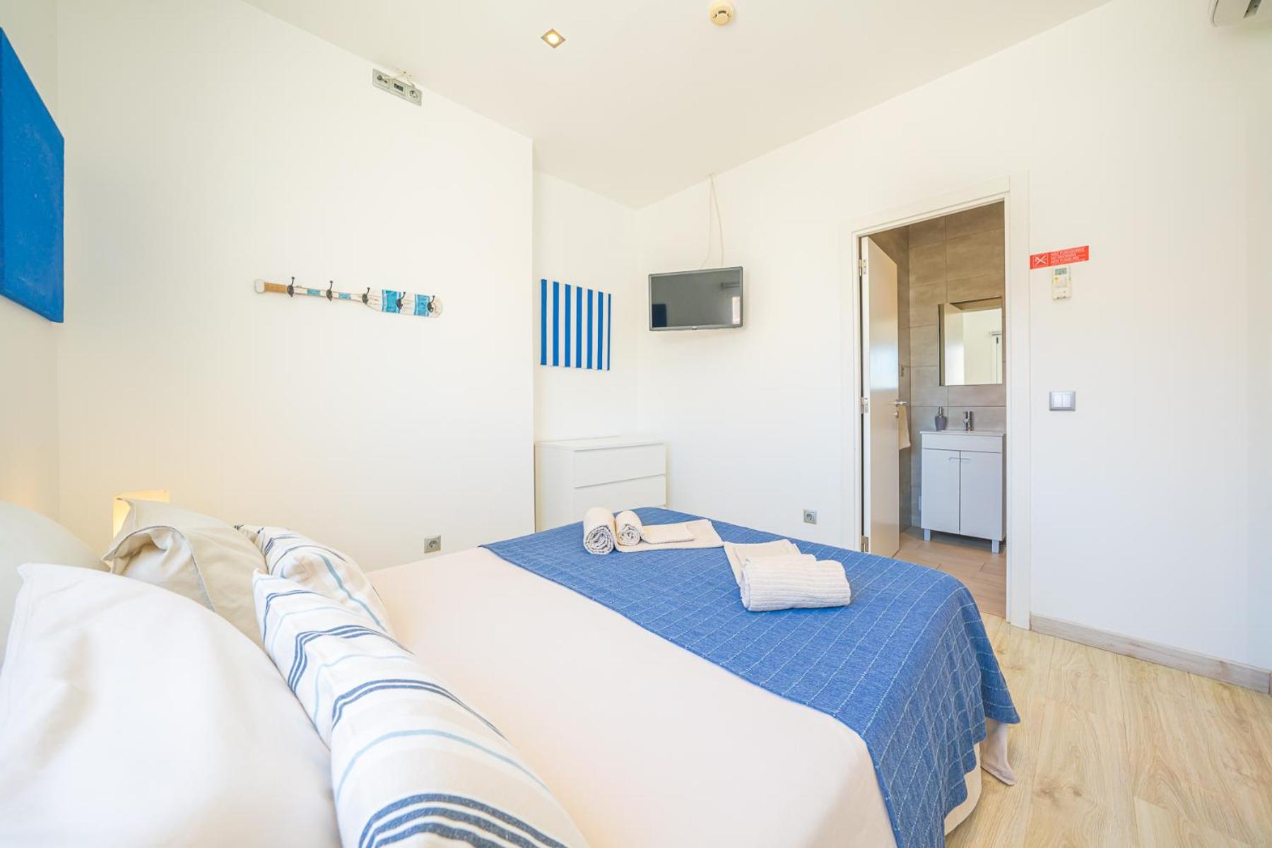 Double Room - Photo 7