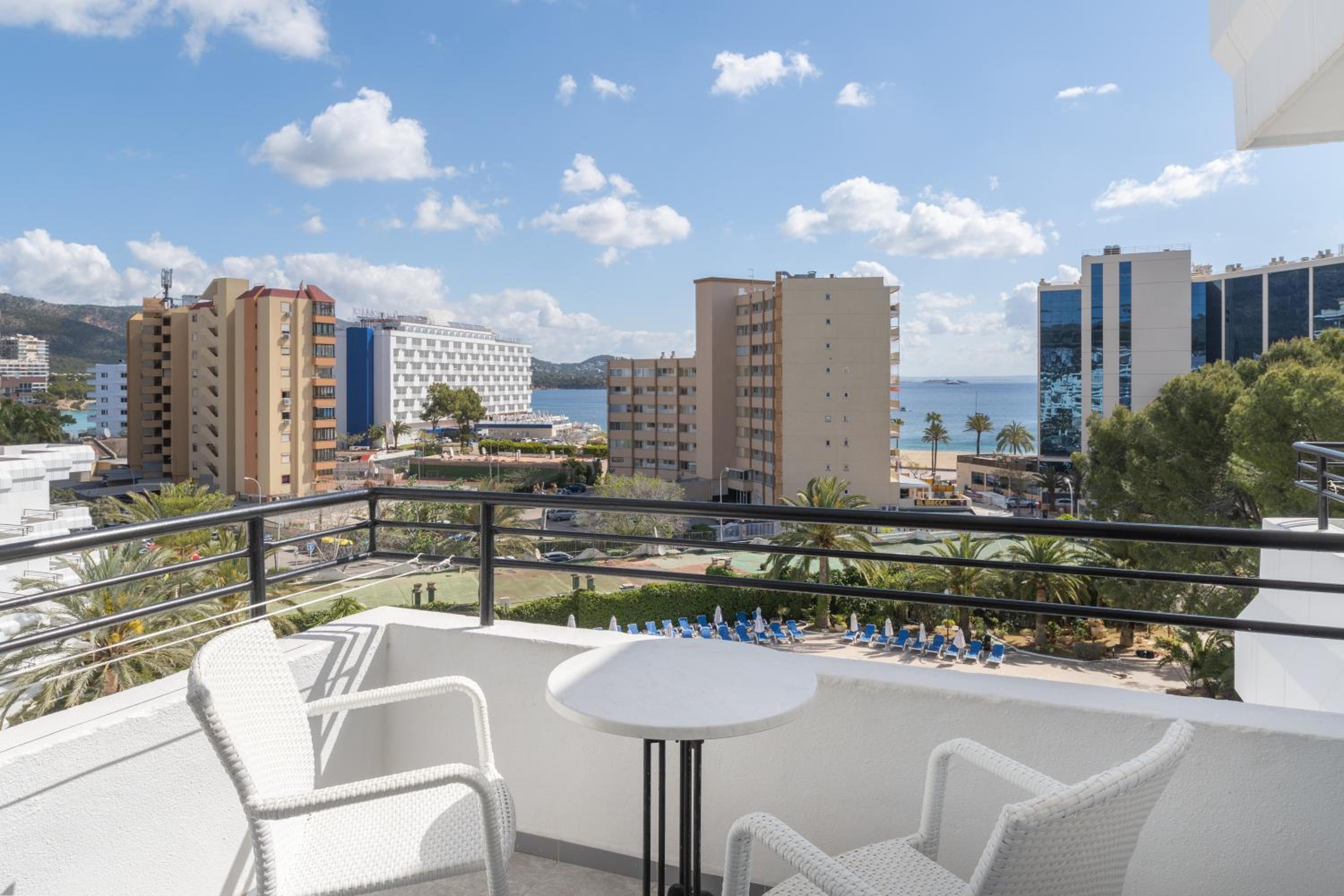 Premium Studio with Partial Sea View photo 2