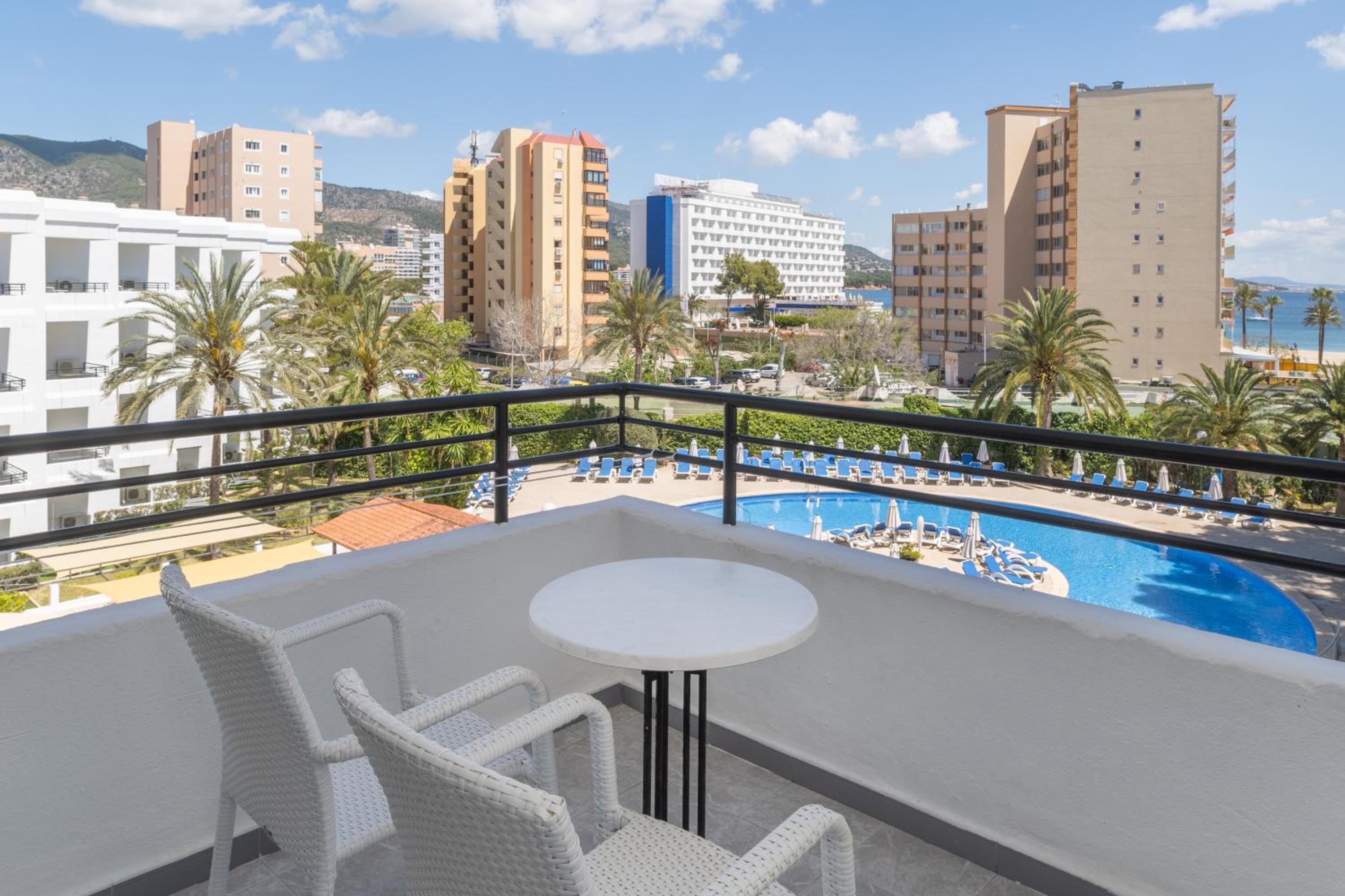 Deluxe Studio with Pool View photo 2