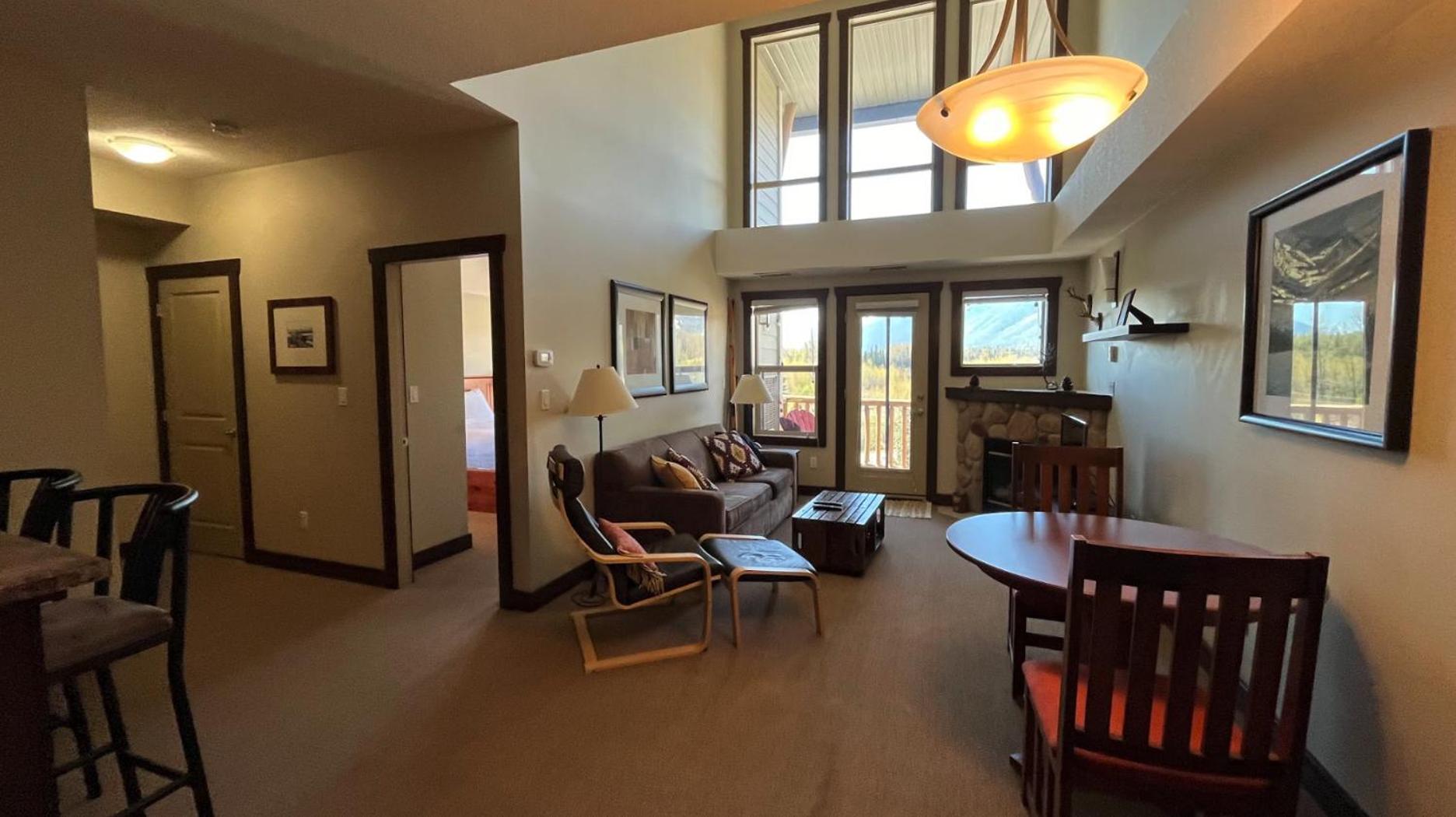 One-Bedroom Apartment with Balcony and Mountain View