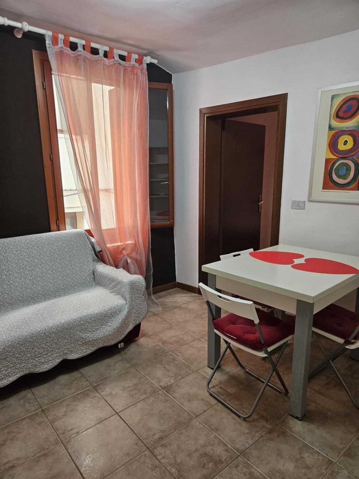 One-Bedroom Apartment photo 3