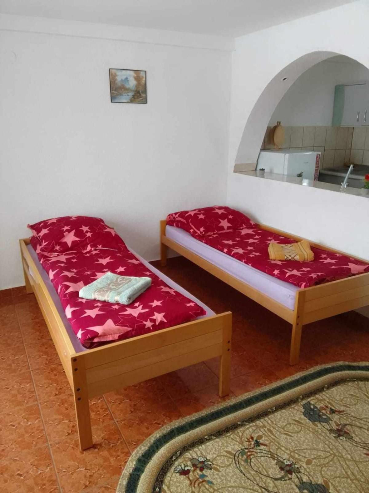 Six-Bedroom House photo 1