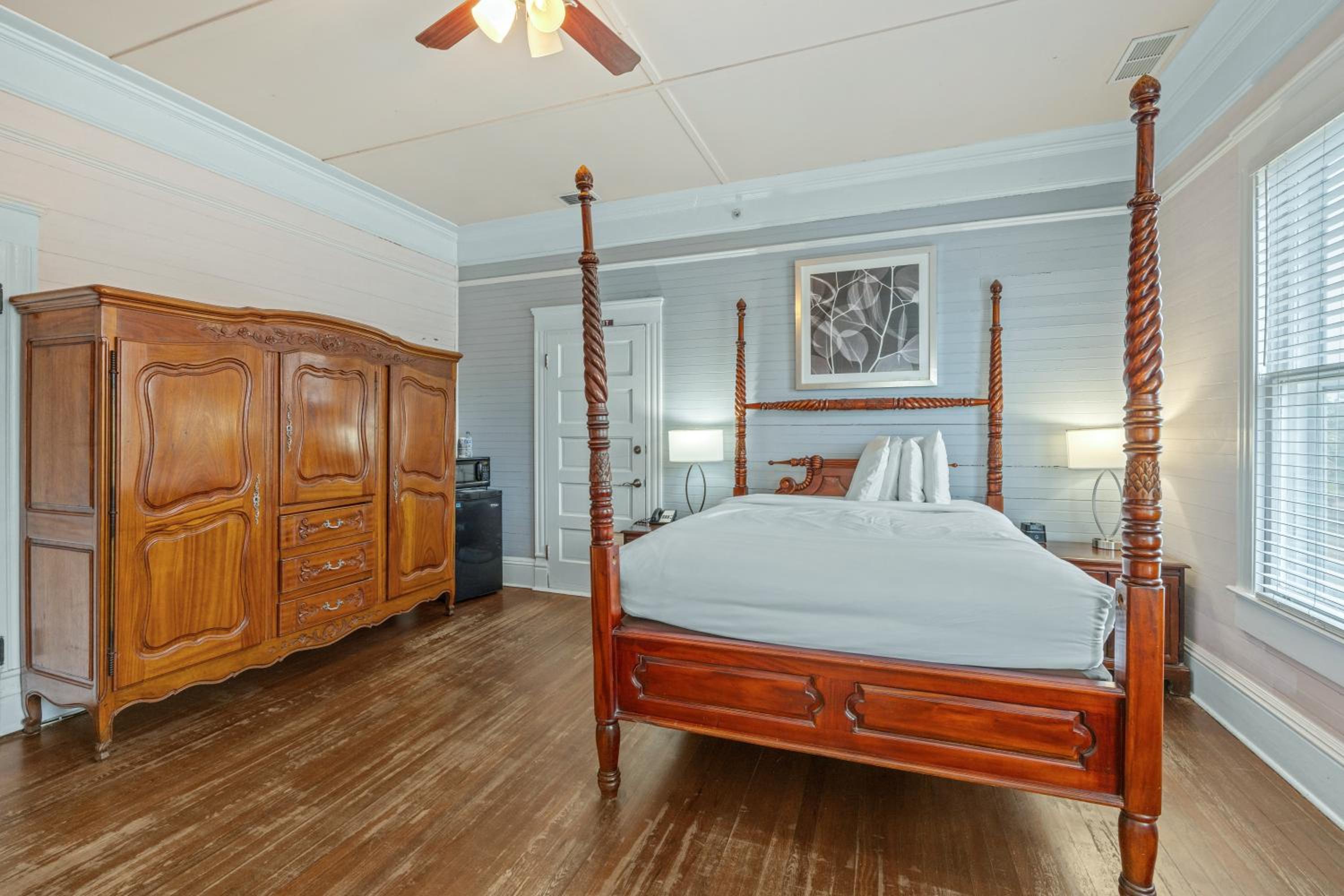 Queen Room - Accessible/Nonsmoking - Photo 1