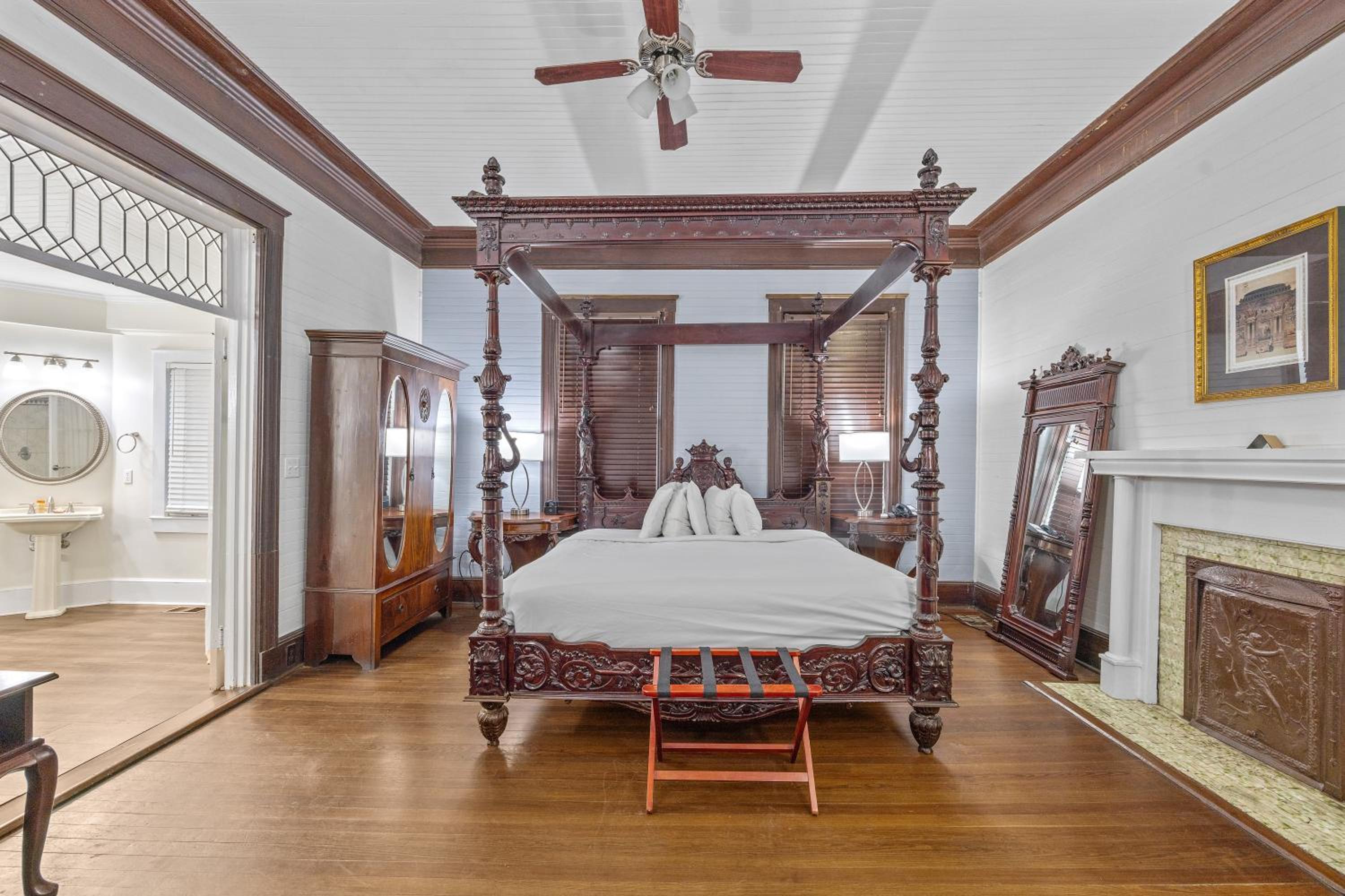 King Suite - Photo 2