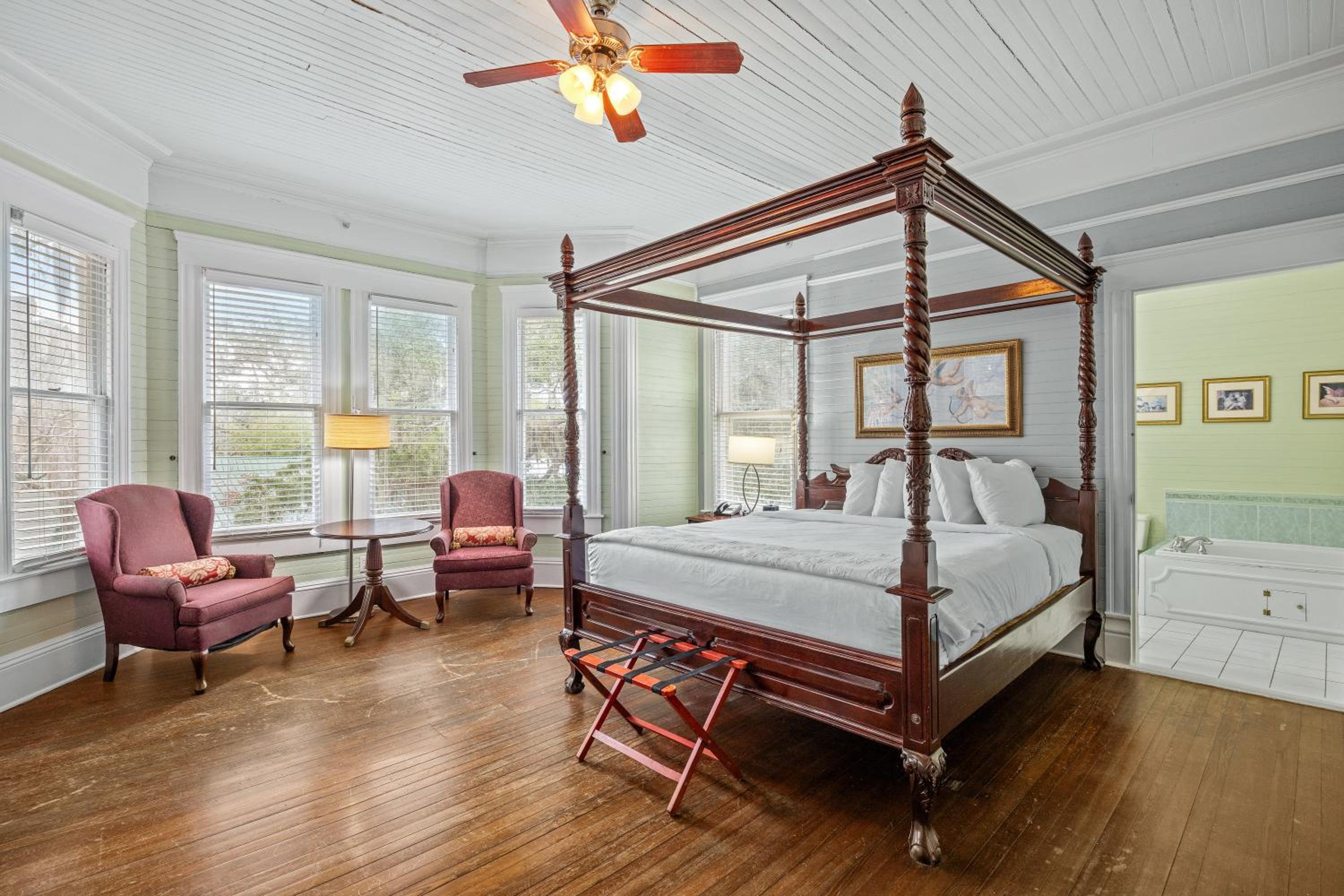 King Suite - Photo 1
