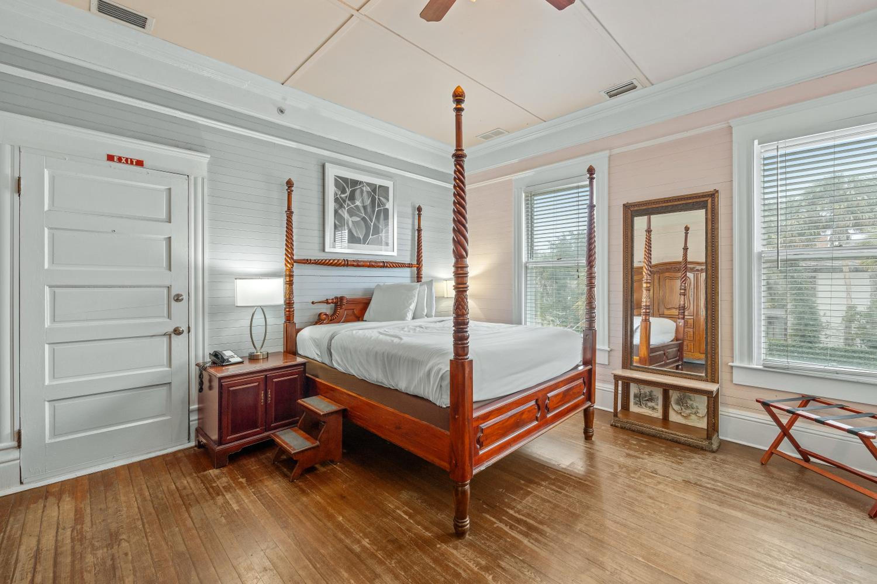 Queen Room - Accessible/Nonsmoking - Photo 4