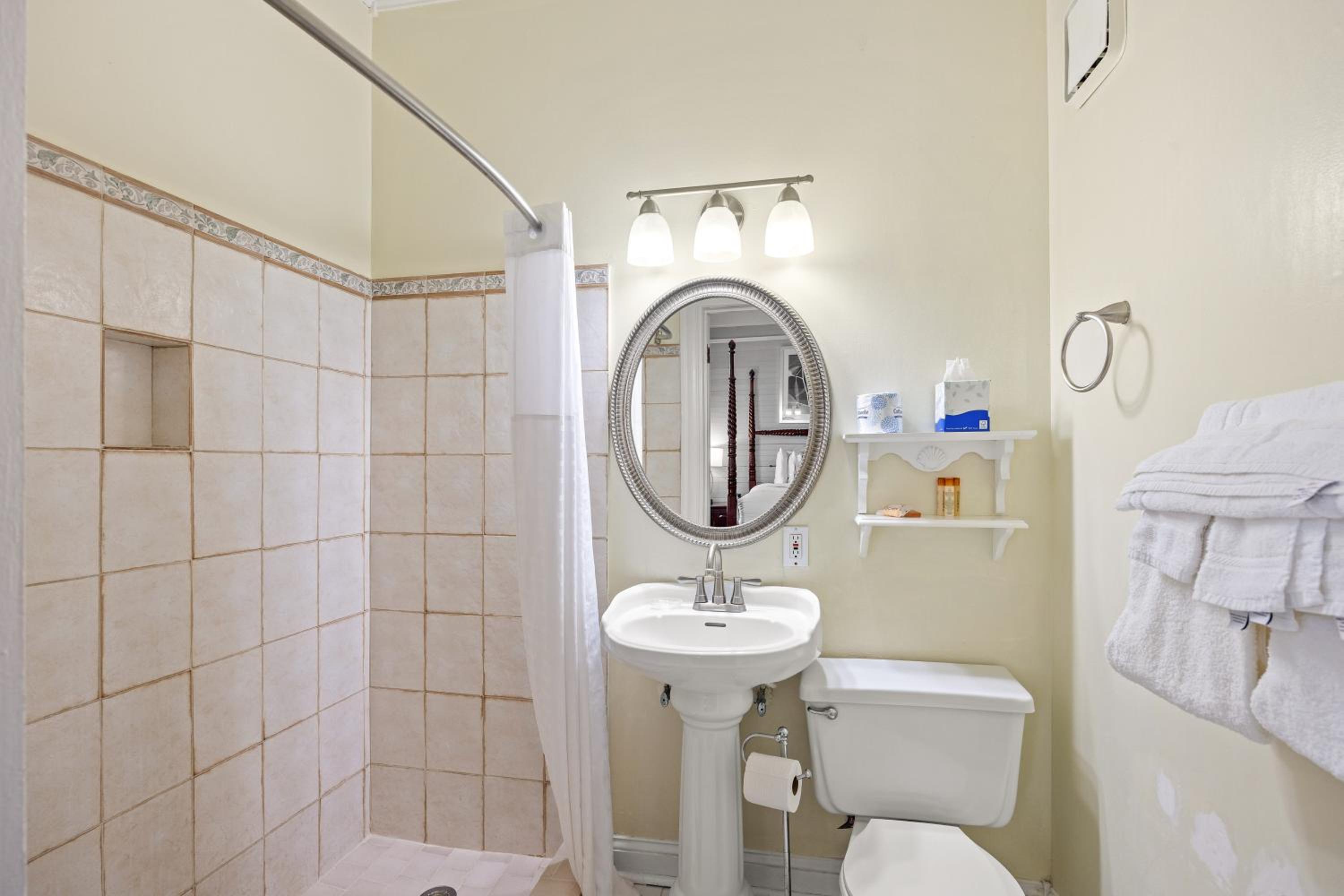 Queen Room - Accessible/Nonsmoking - Photo 2