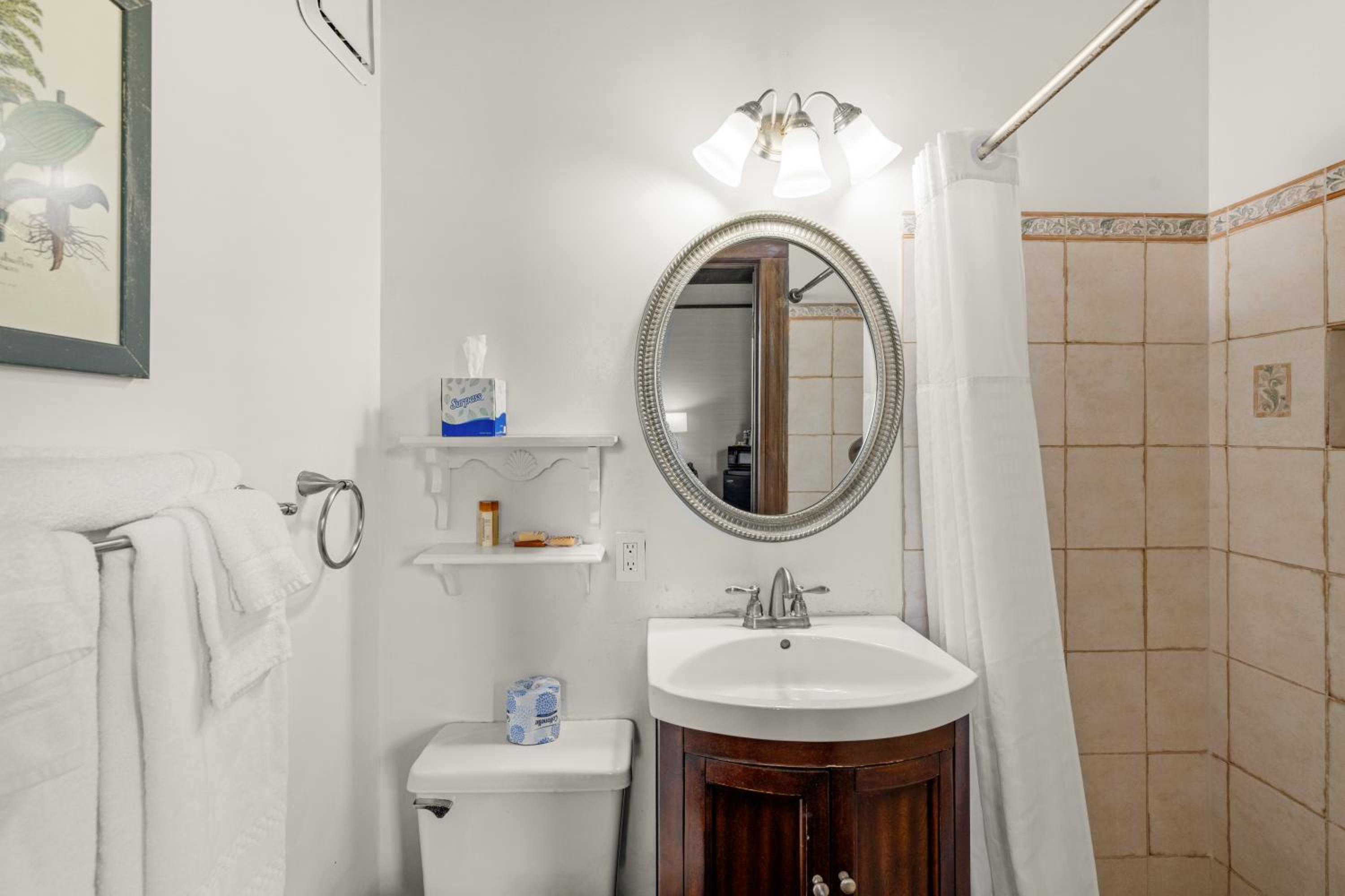 Queen Suite - Photo 3