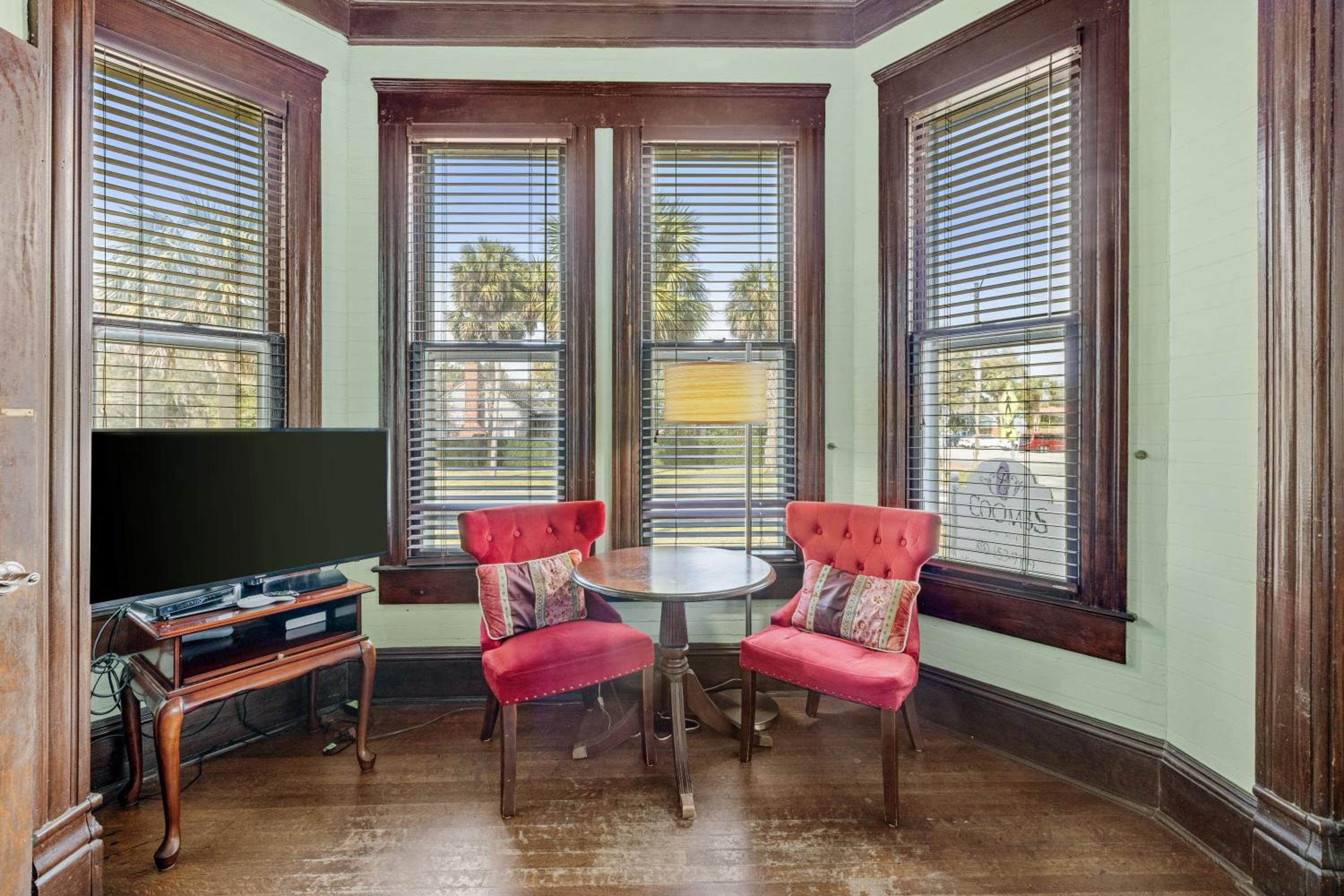 Queen Suite - Photo 4
