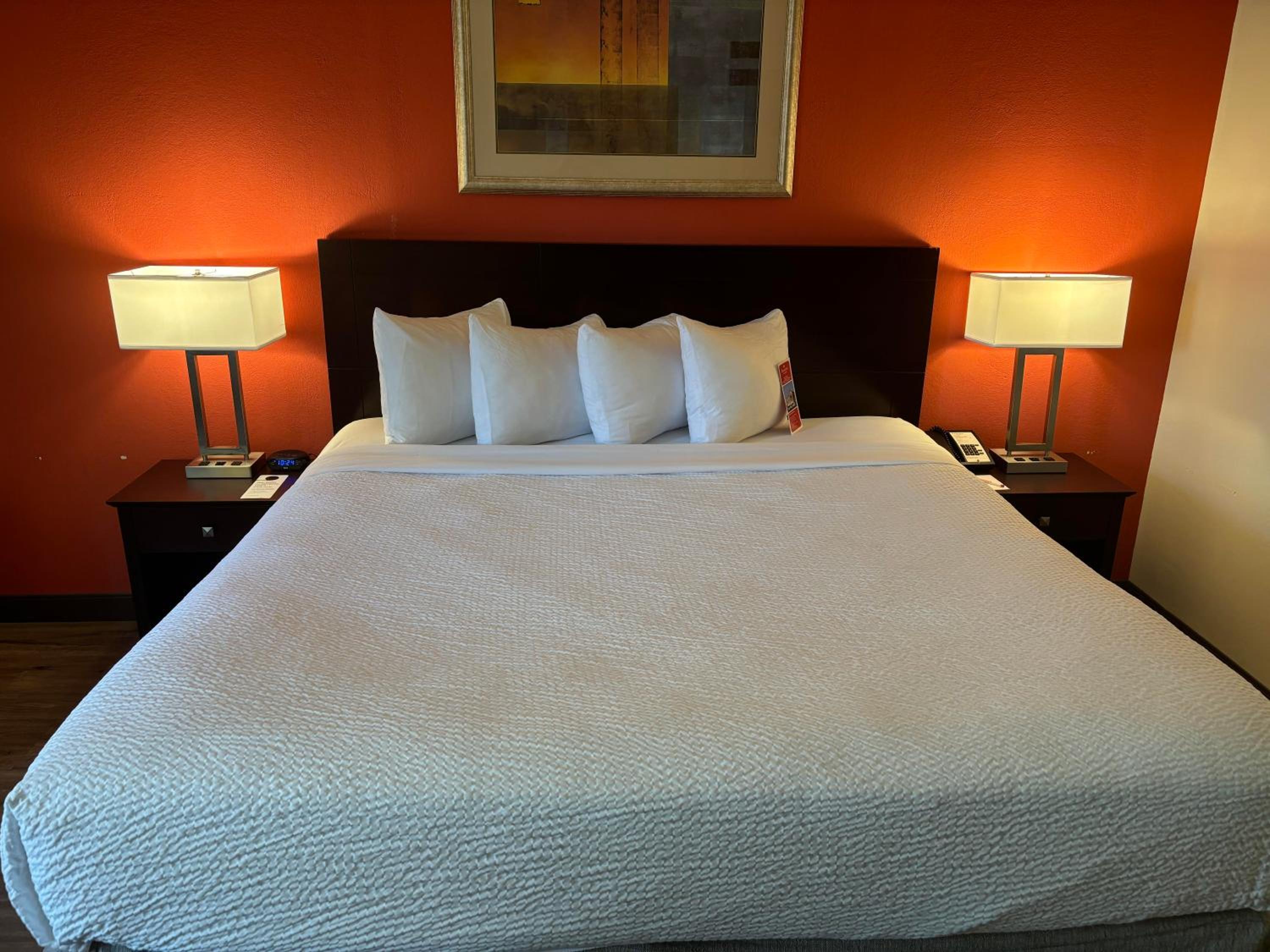 King Room - Non-Smoking - Photo 2