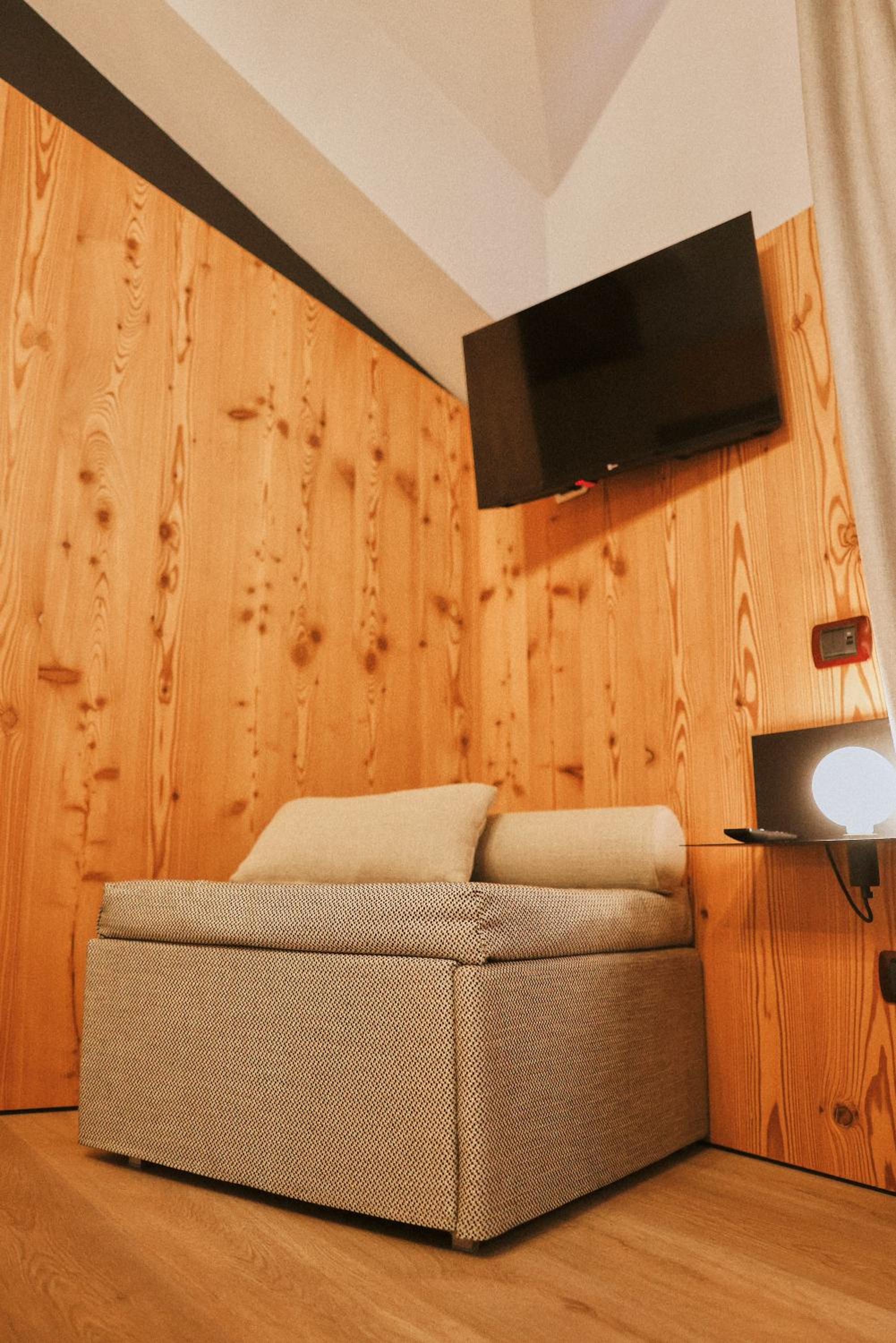 Deluxe Double Room with Balcony - Photo 1