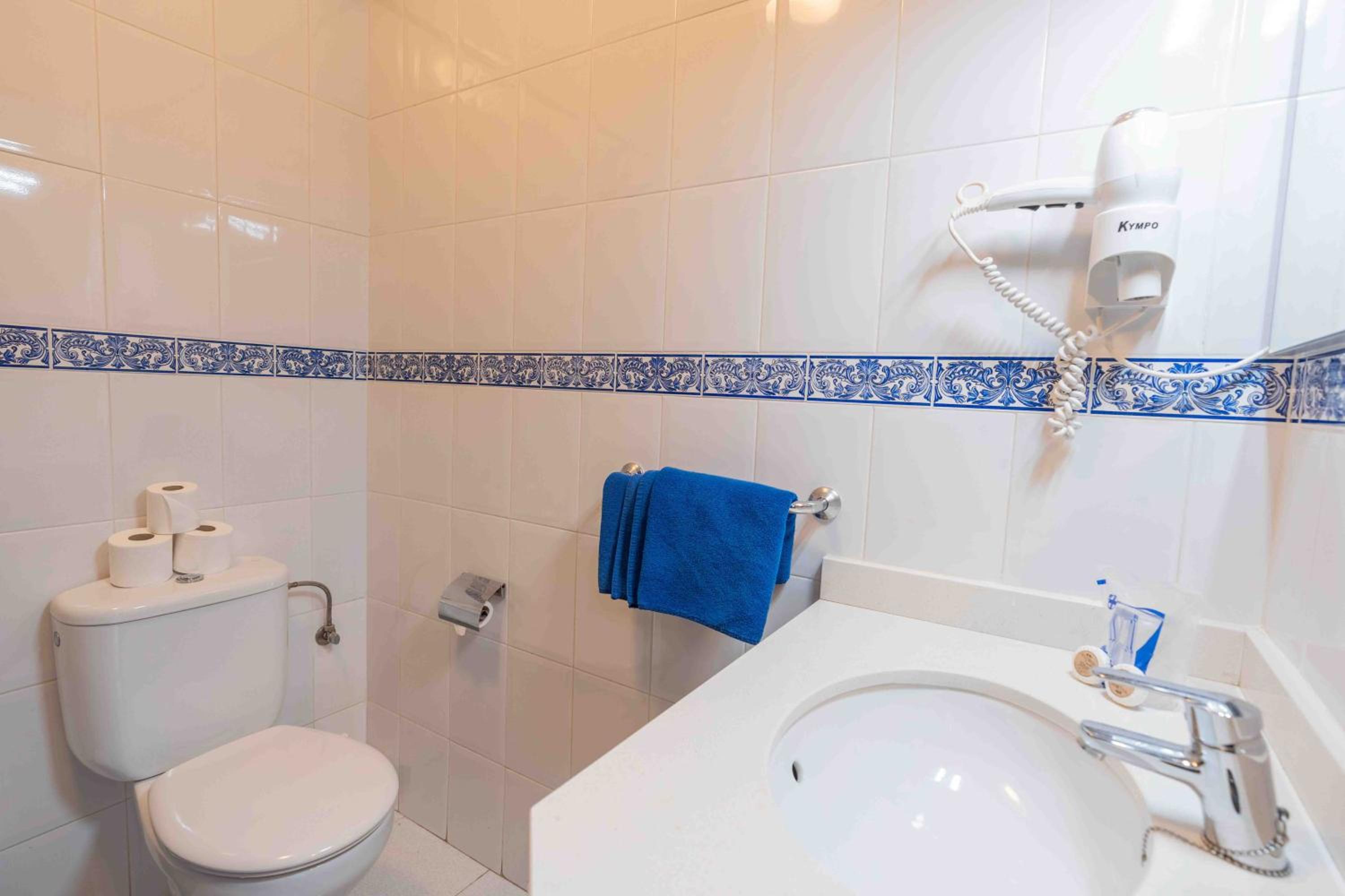 Apartment with Sea View - Photo 3