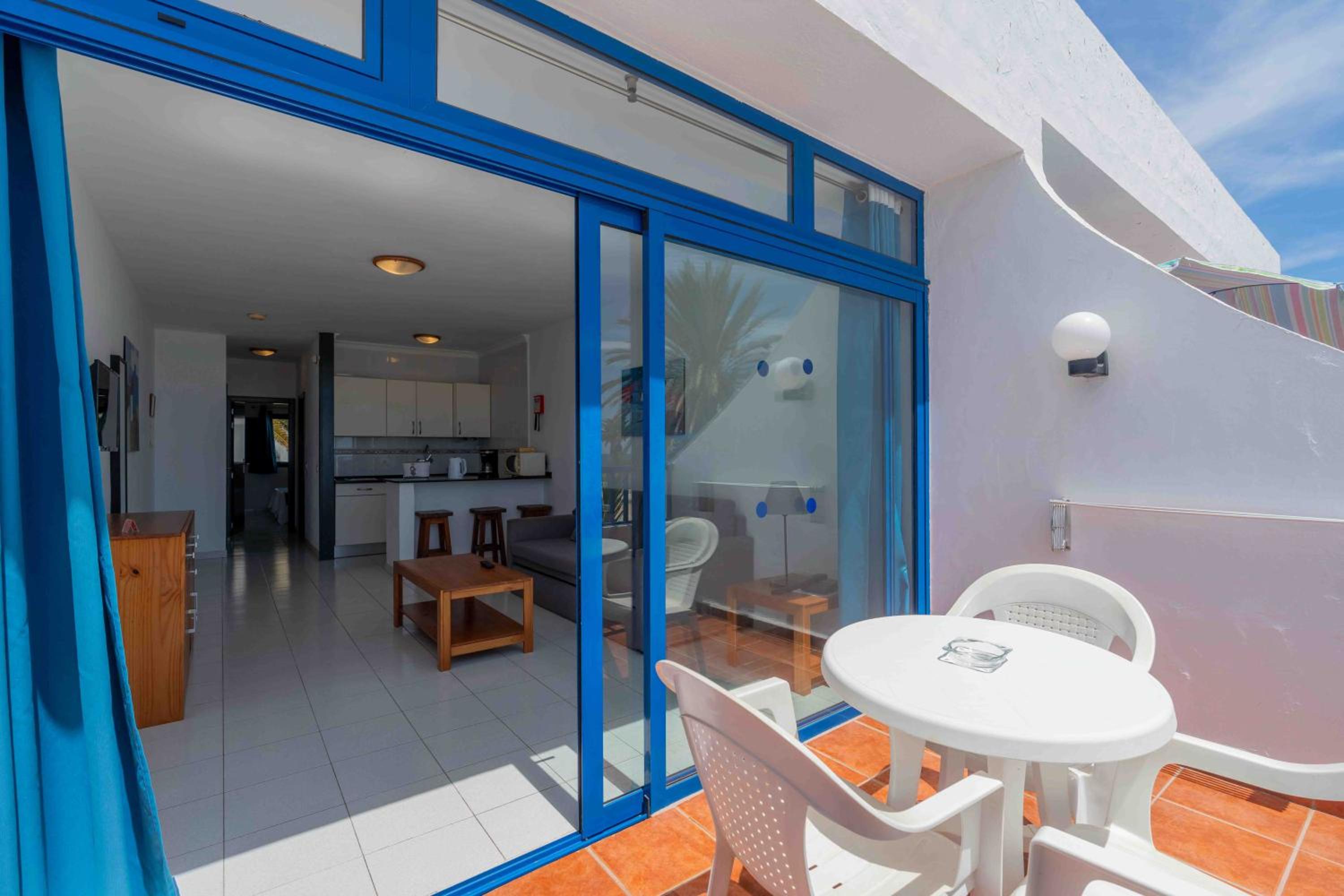 Apartment with Sea View - Photo 6