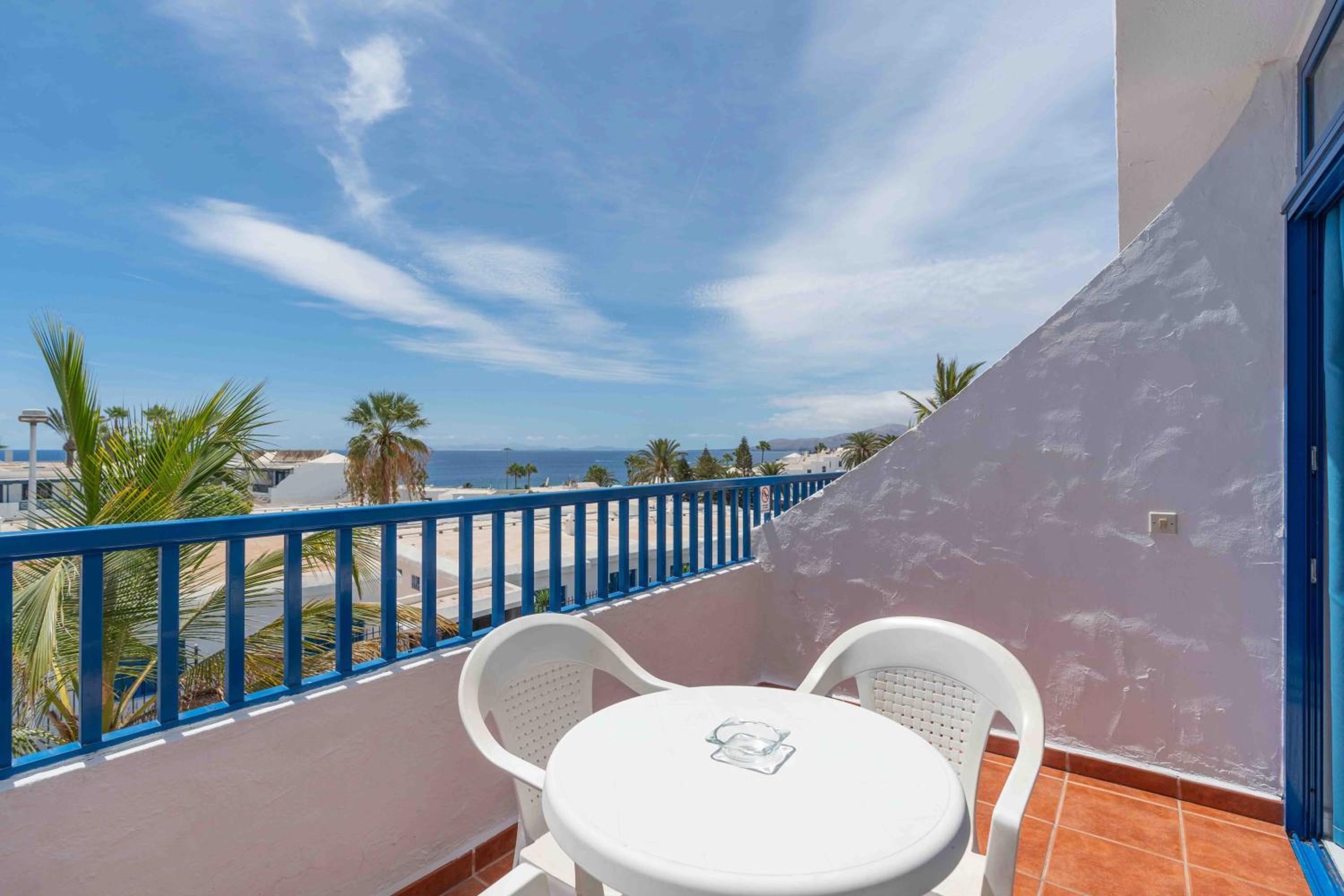 Apartment with Sea View - Photo 2