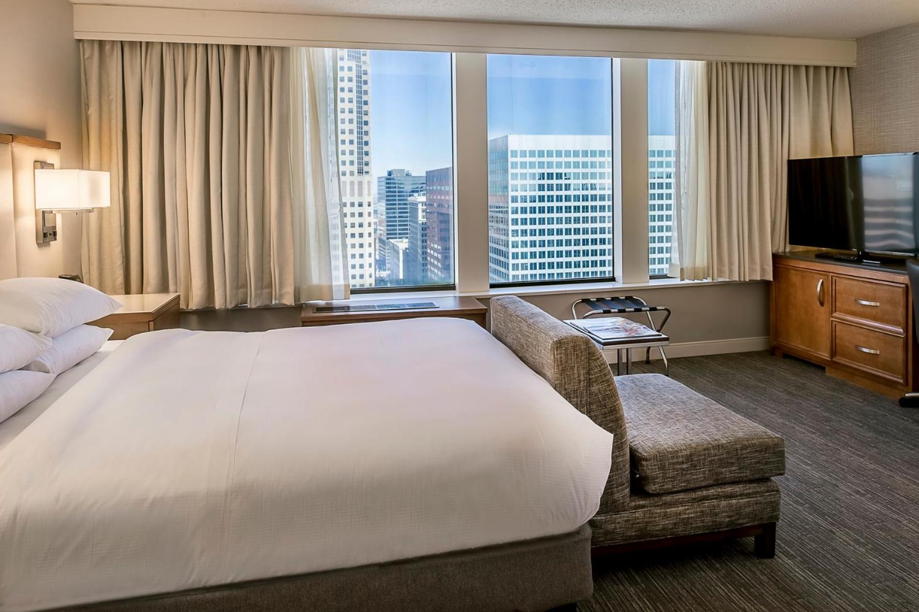 Corner King Room - East Tower - Photo 3