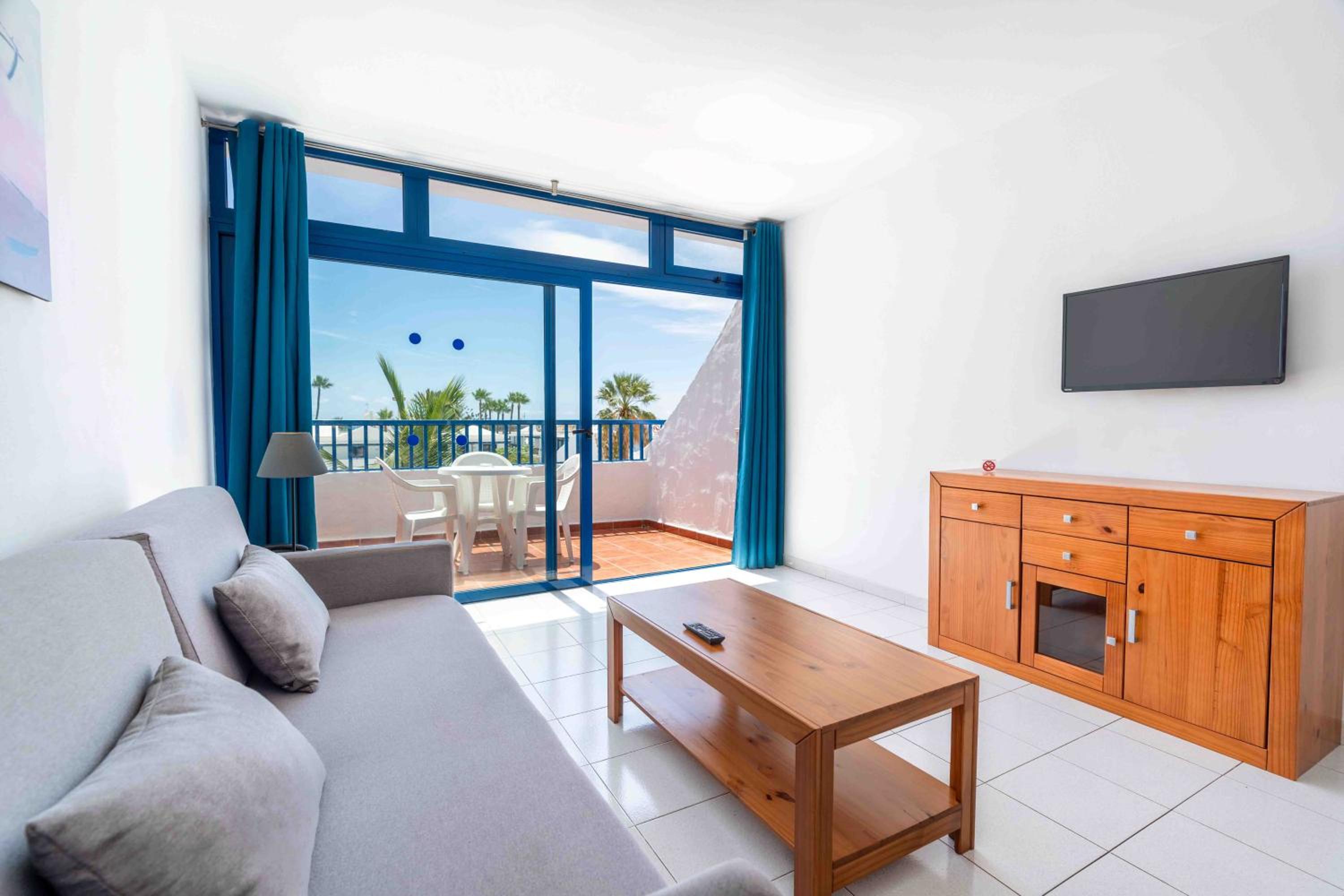 Apartment with Sea View - Photo 15