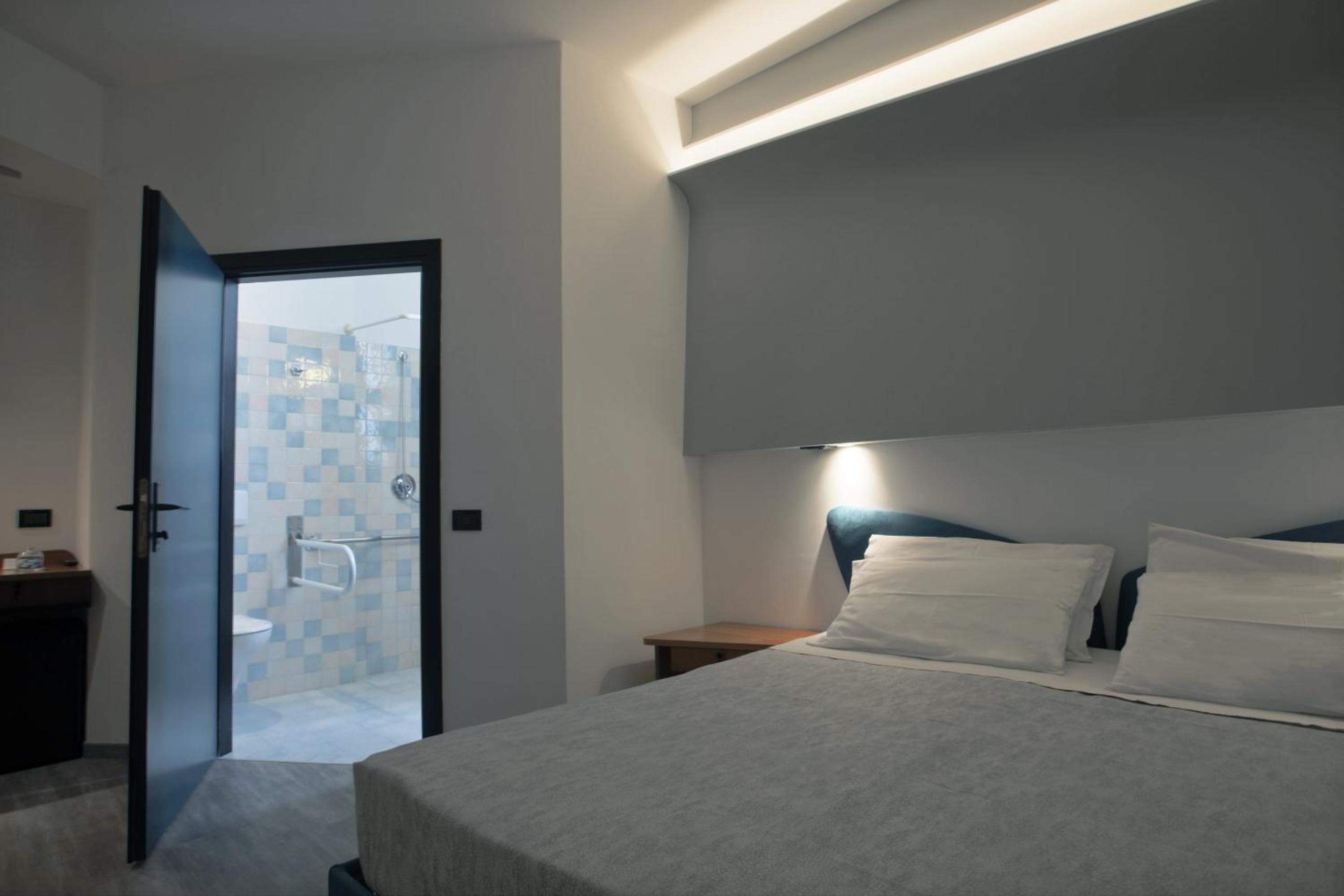 Double or Twin Room - Disability Access - Photo 1