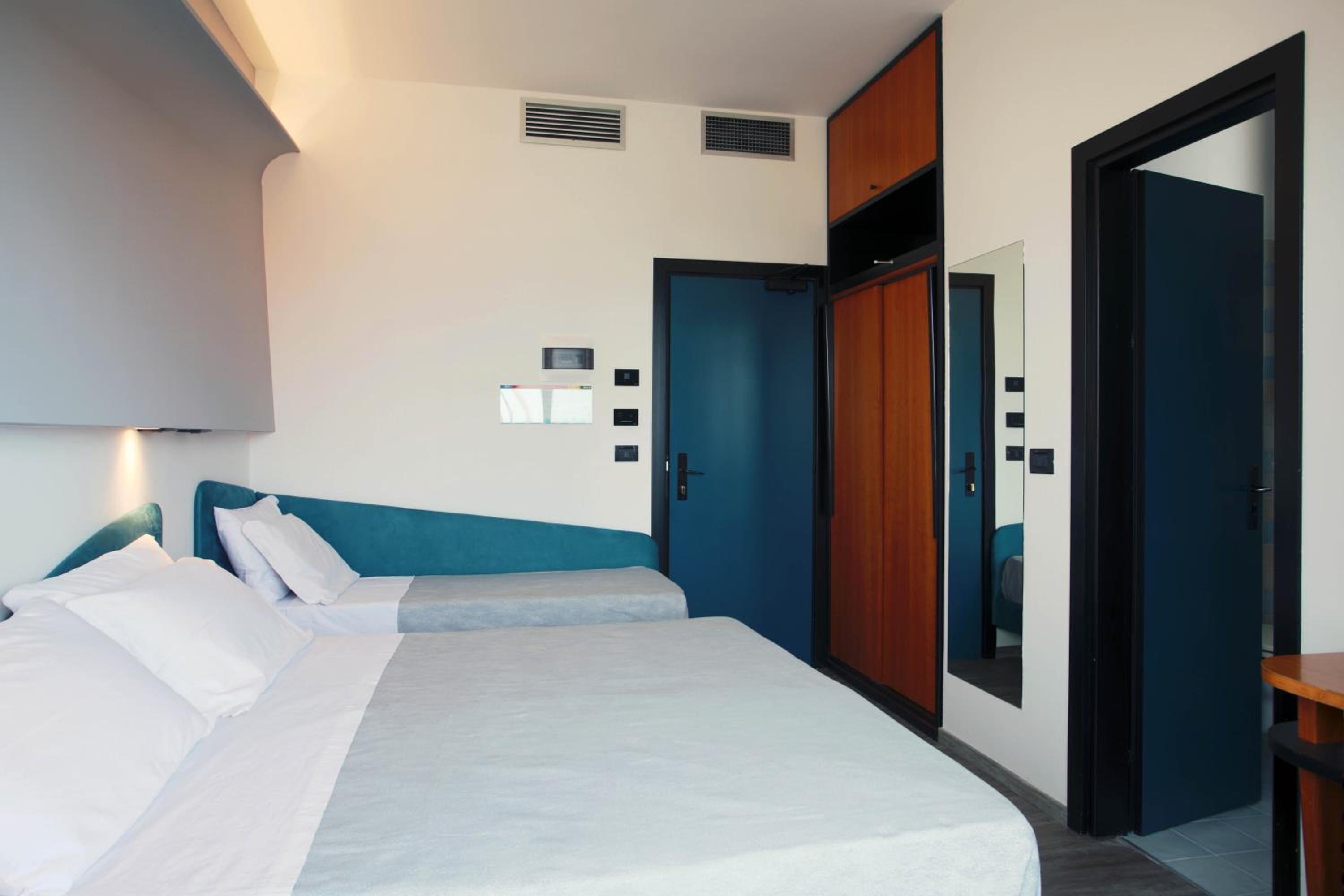 Triple Room - Photo 13