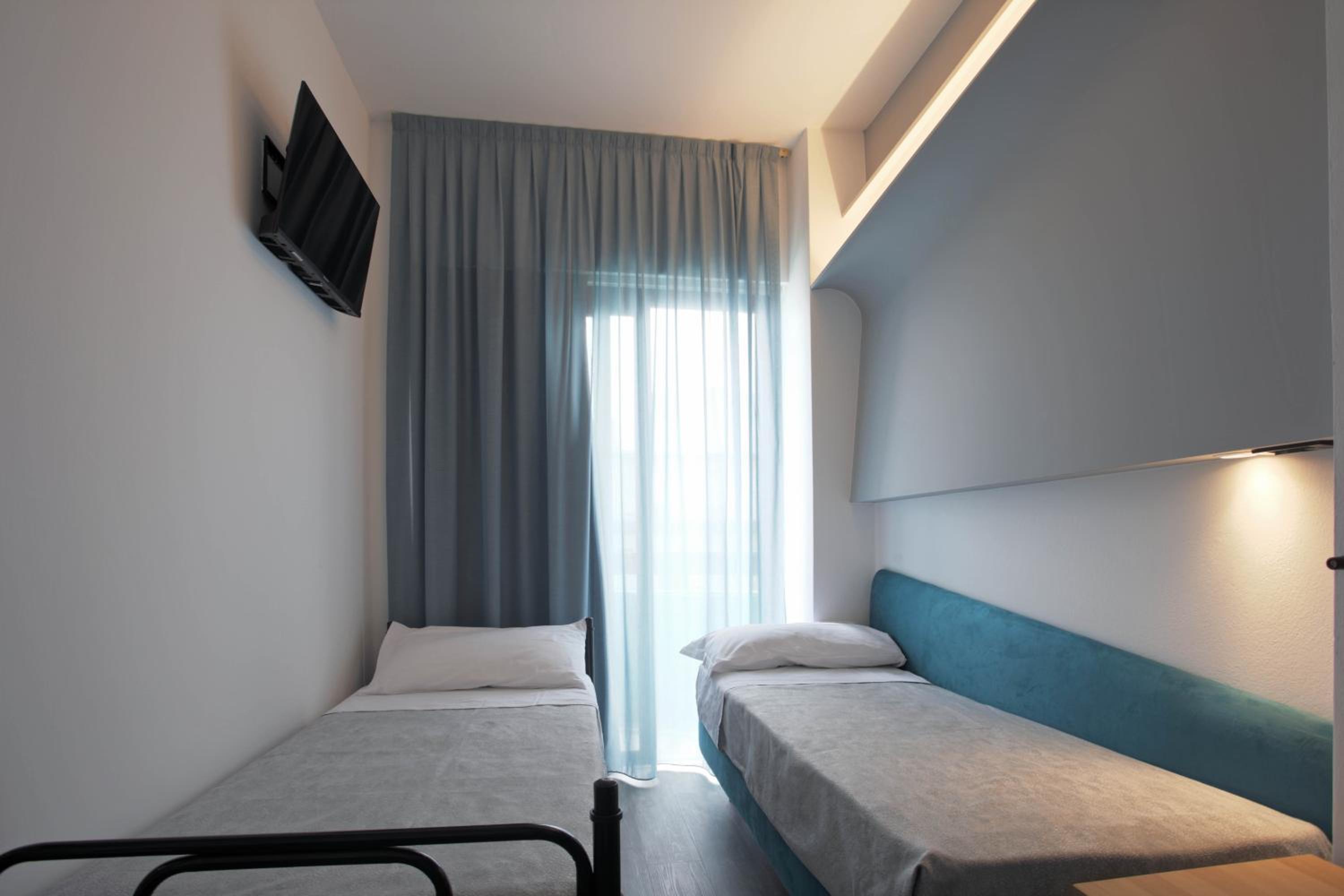 Superior Quadruple Room - Photo 6
