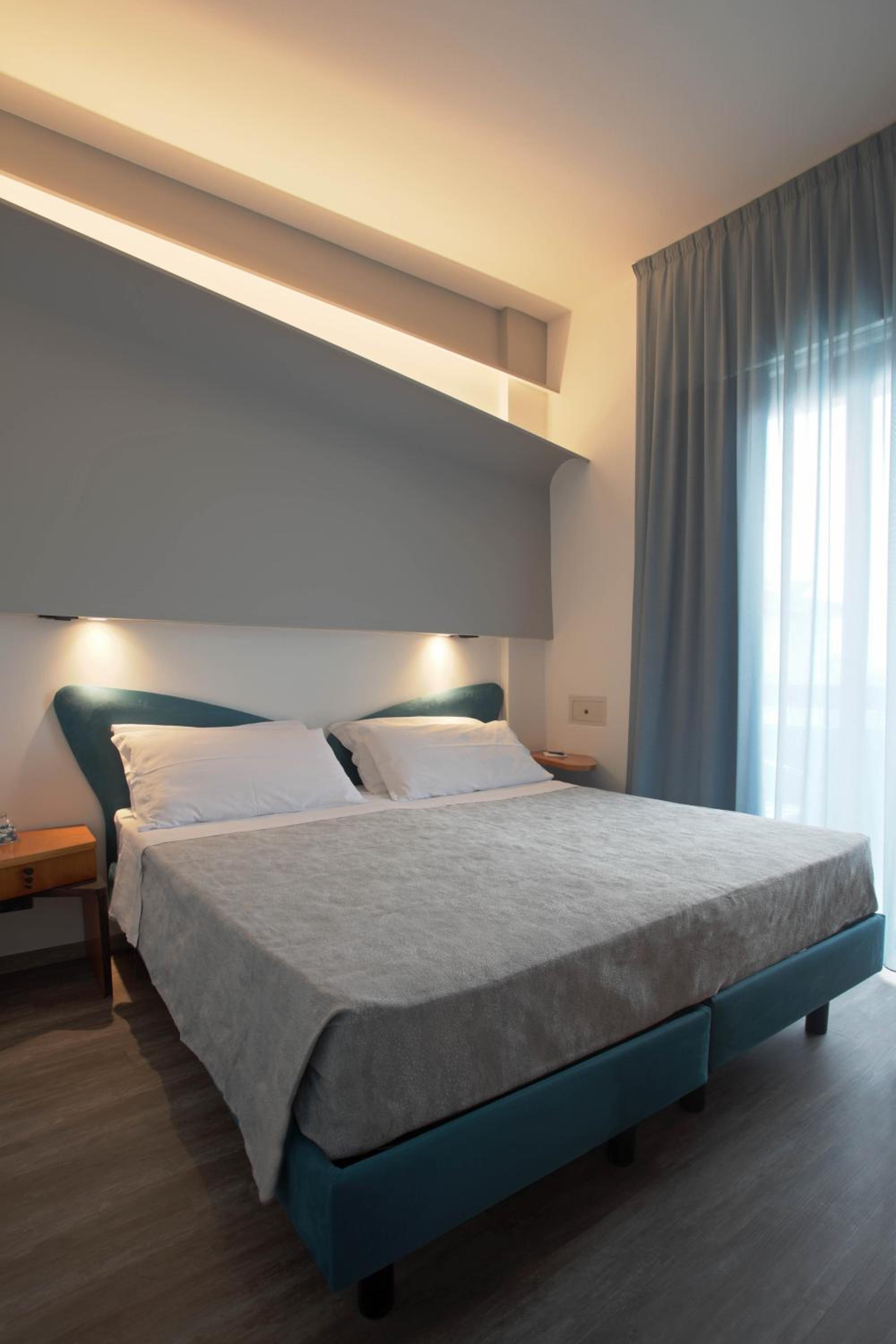 Standard Double or Twin Room - Photo 1