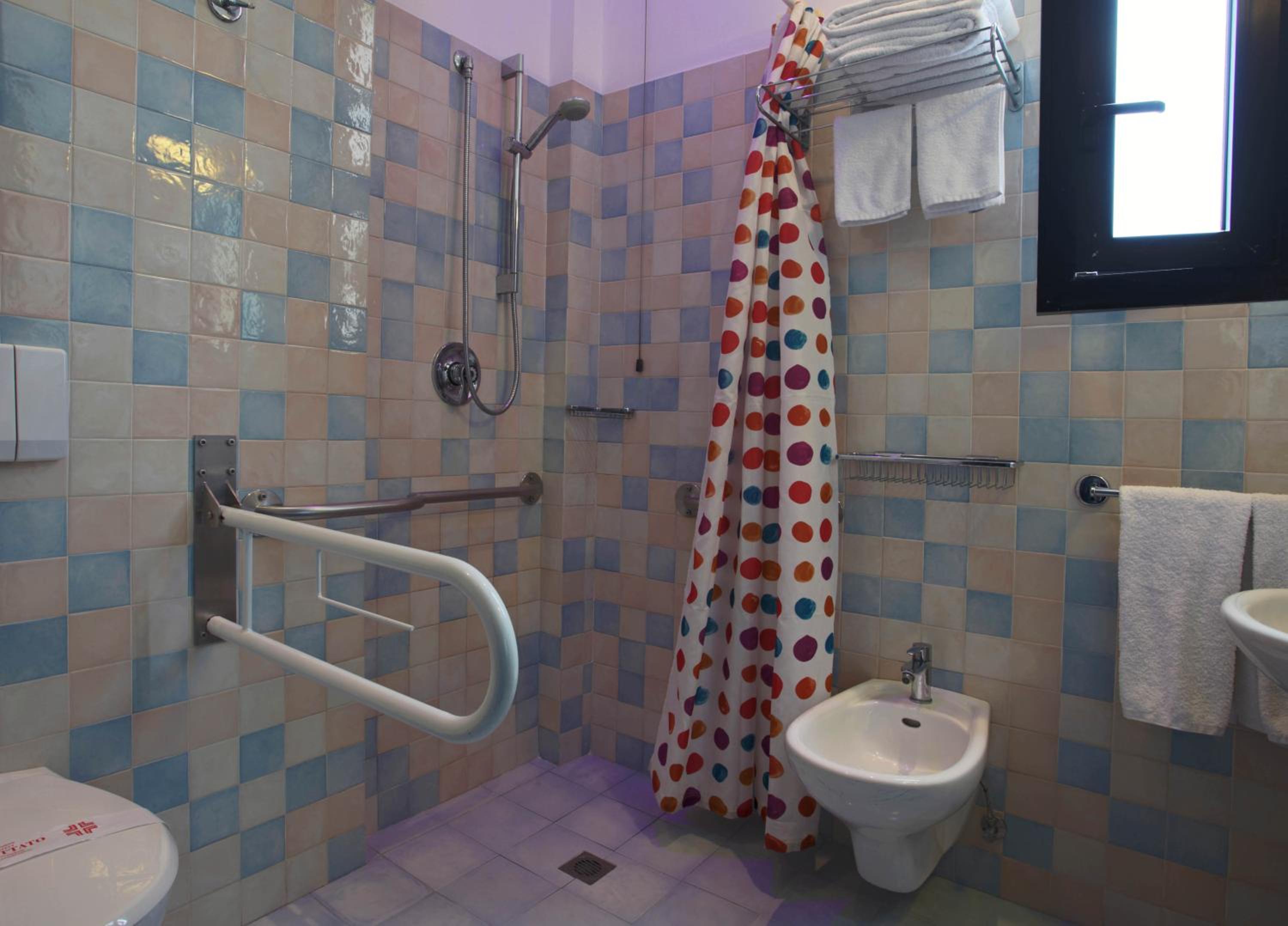 Double or Twin Room - Disability Access - Photo 4