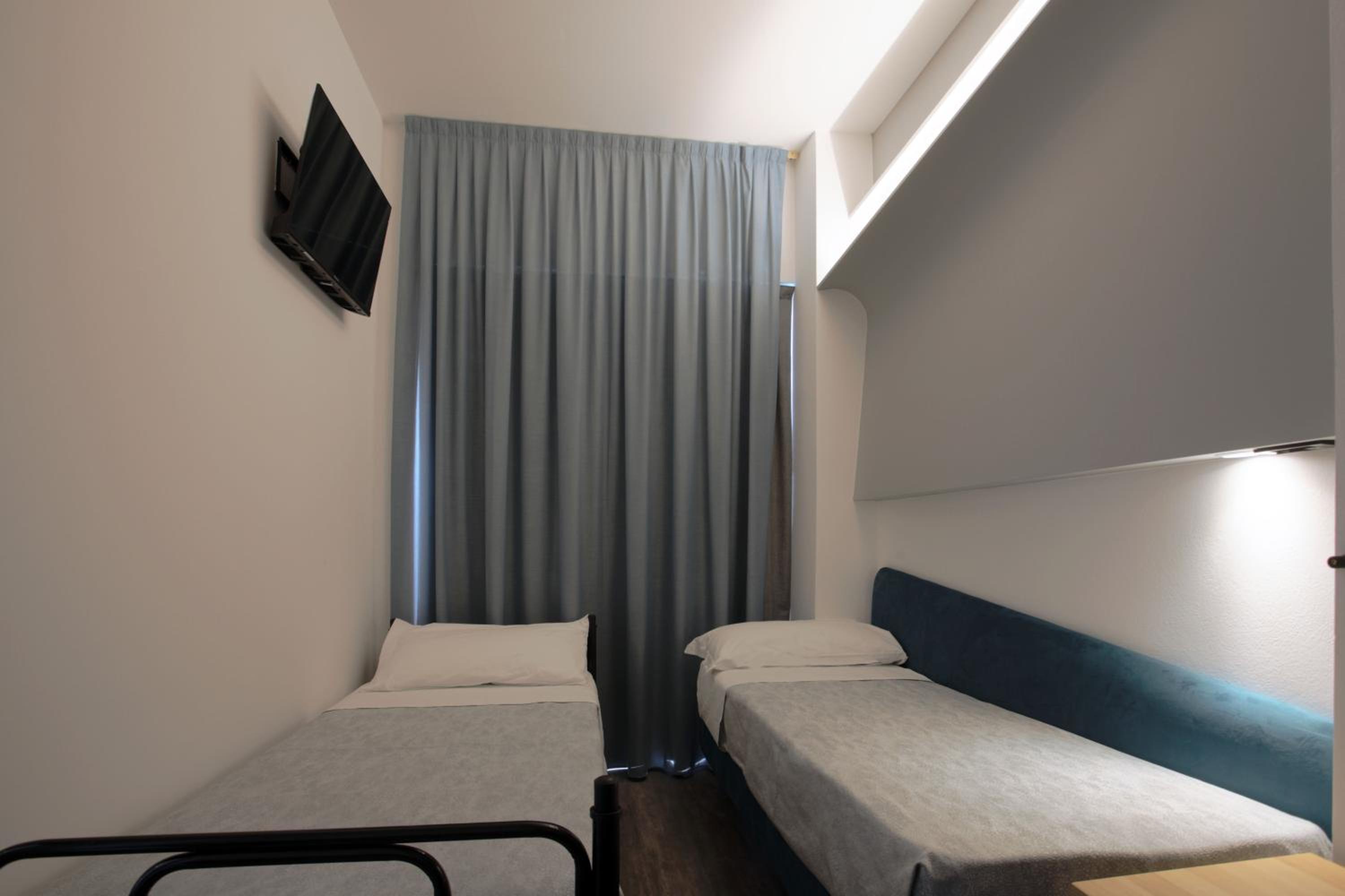 Superior Quadruple Room - Photo 17